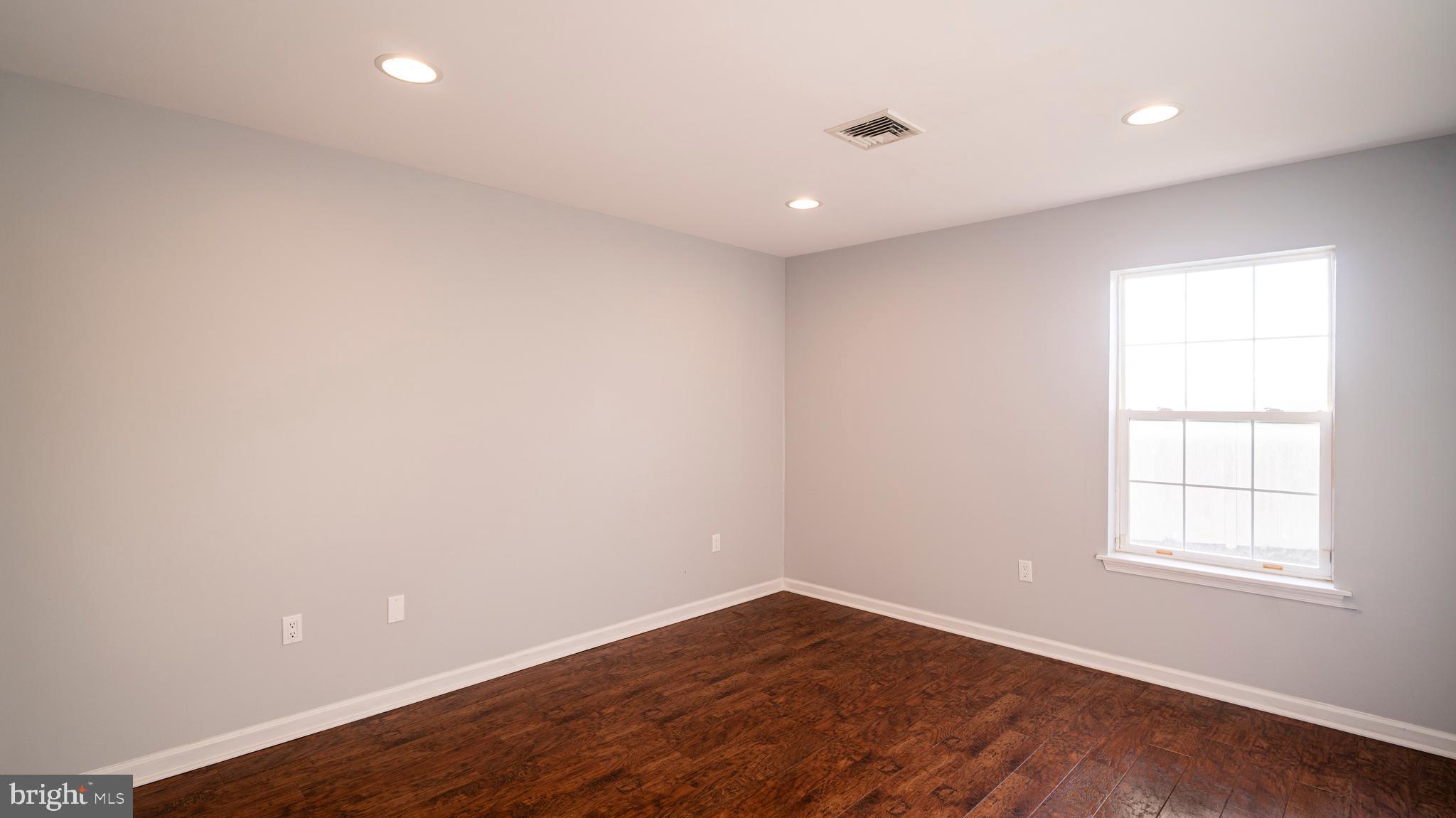 HIGH POINTE - Residential