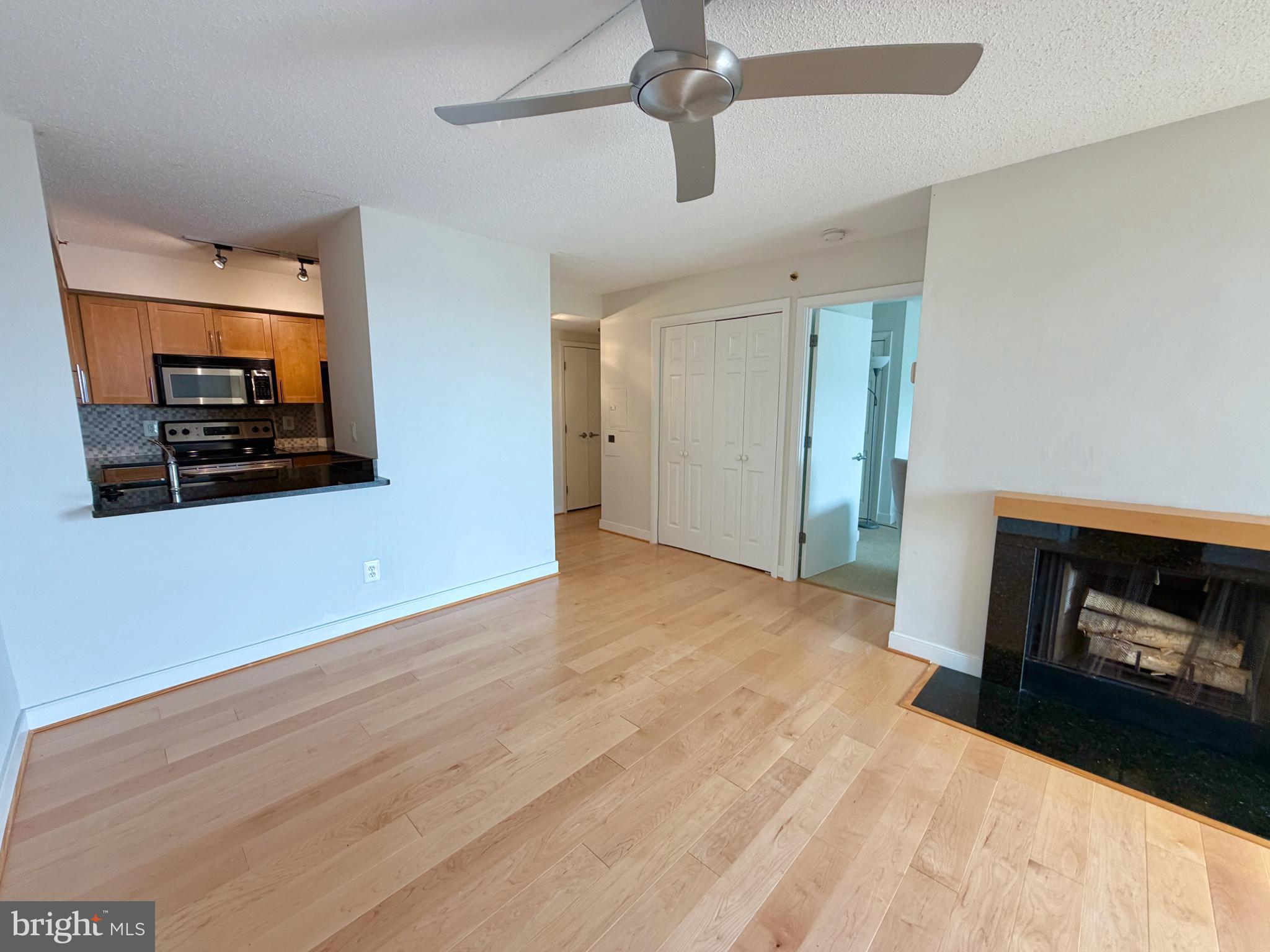 7500 WOODMONT AVENUE S1019