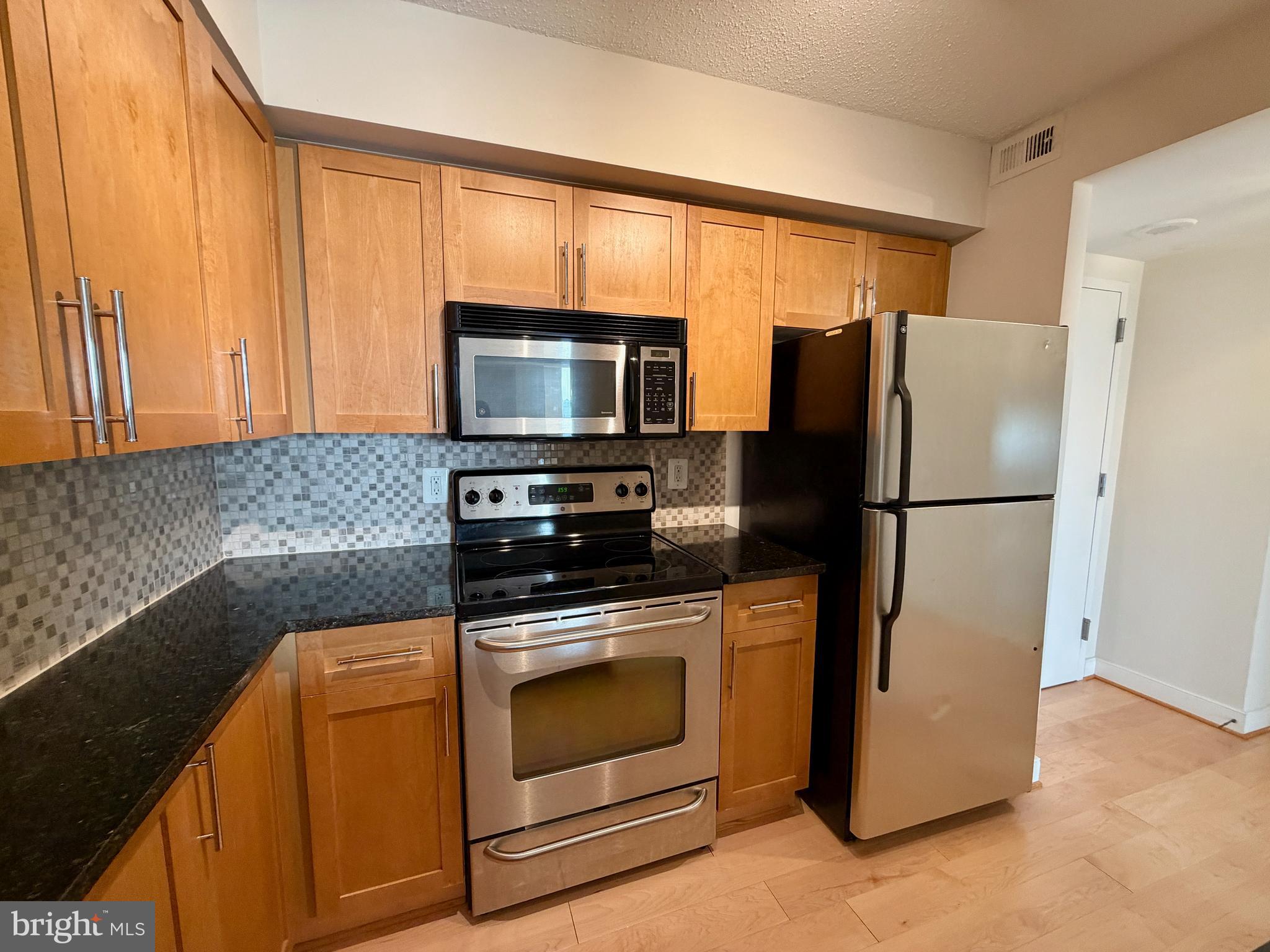 7500 WOODMONT AVENUE S1019