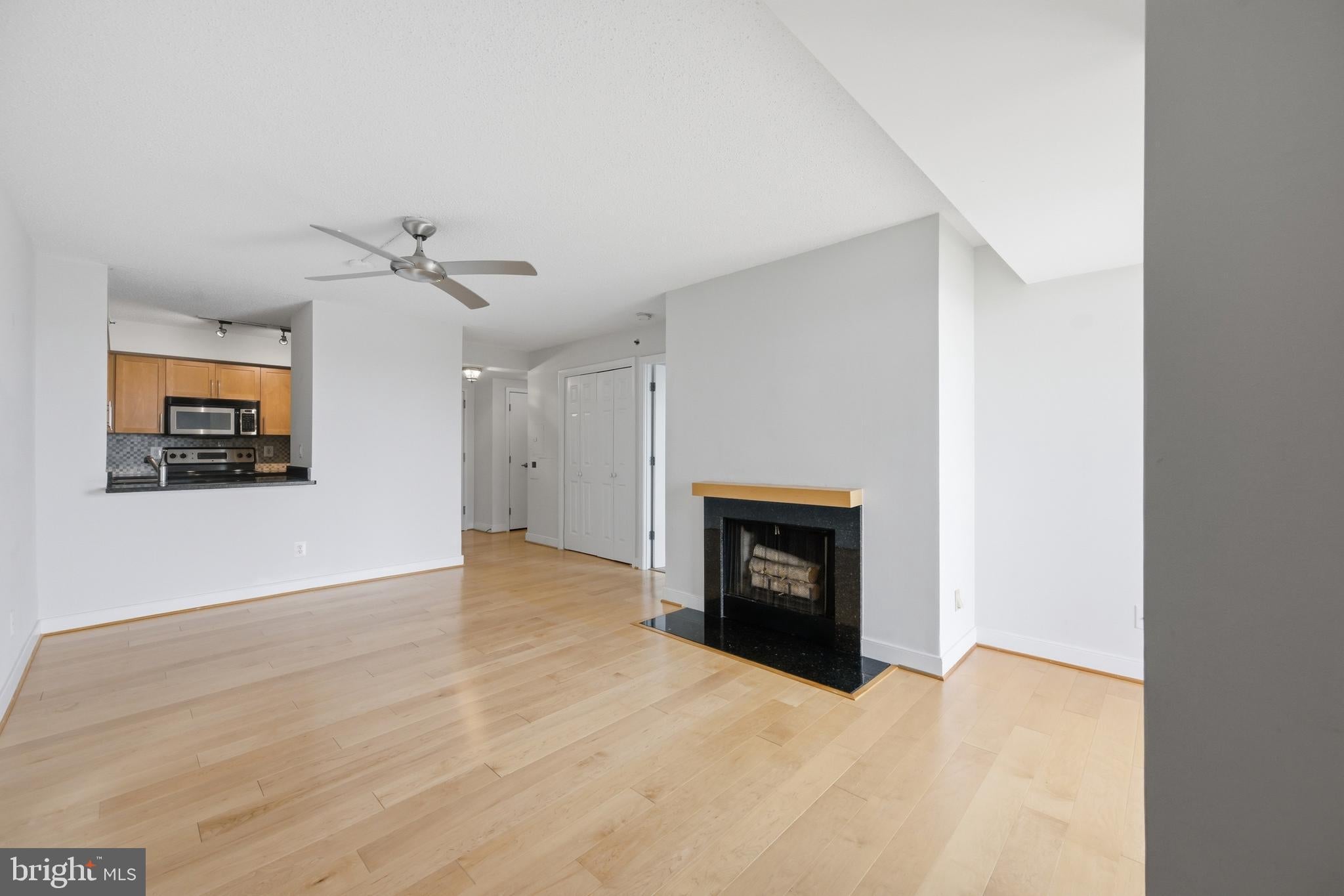 7500 WOODMONT AVENUE S1019