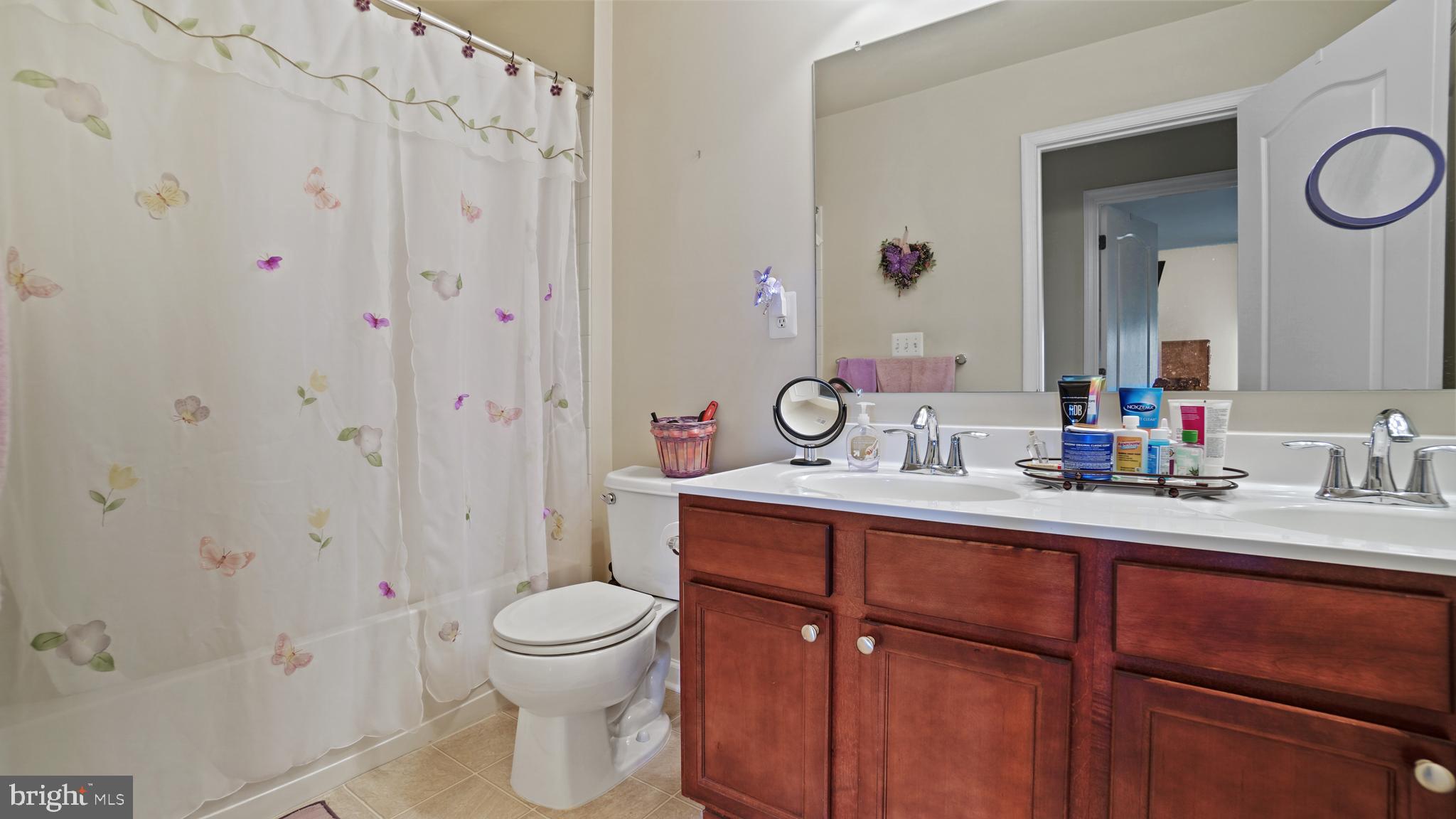 LAKELANDS AT EASTON - Residential