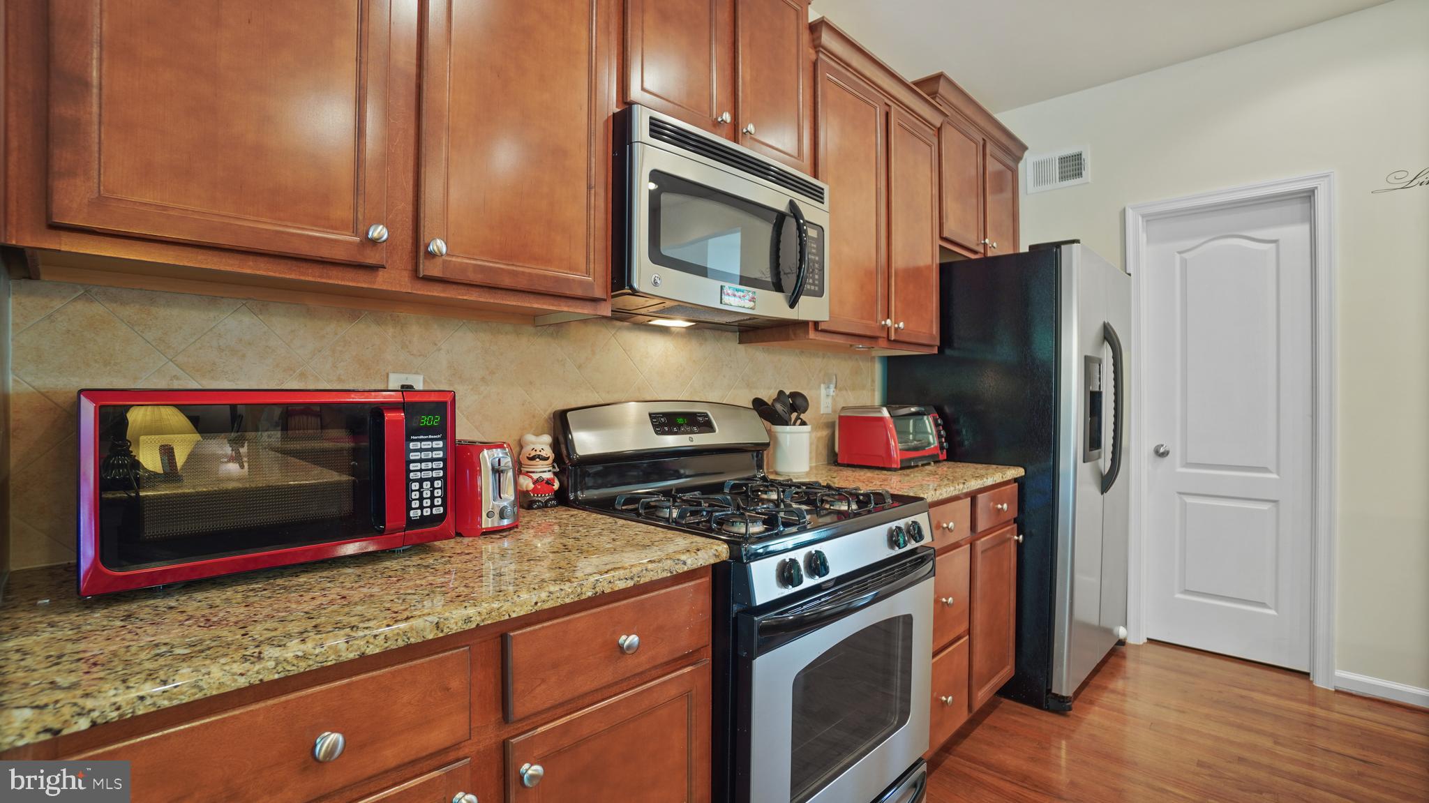 LAKELANDS AT EASTON - Residential