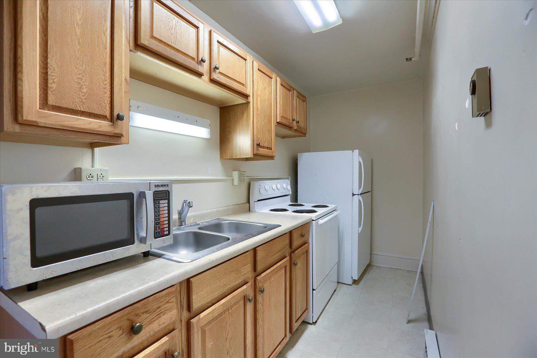 COLLEGE HILL - Commercial Sale