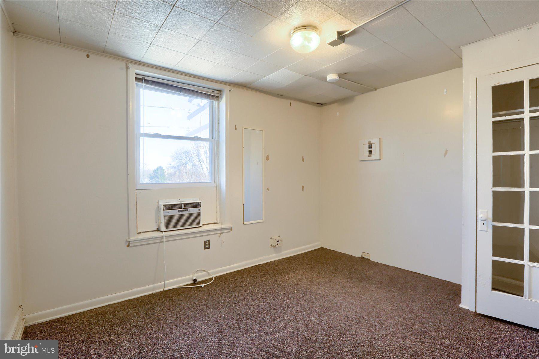 COLLEGE HILL - Commercial Sale