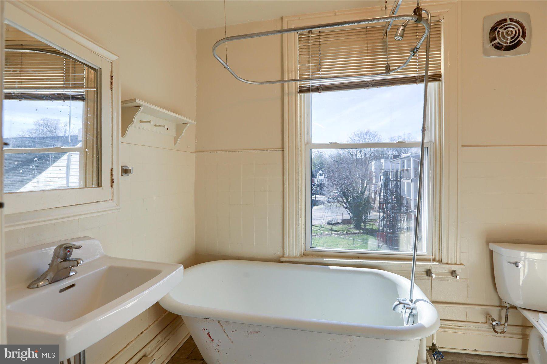 COLLEGE HILL - Commercial Sale