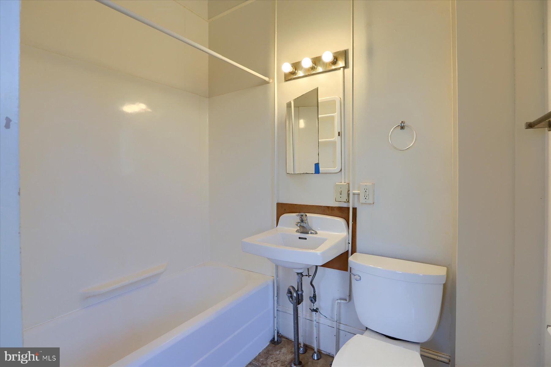 COLLEGE HILL - Commercial Sale