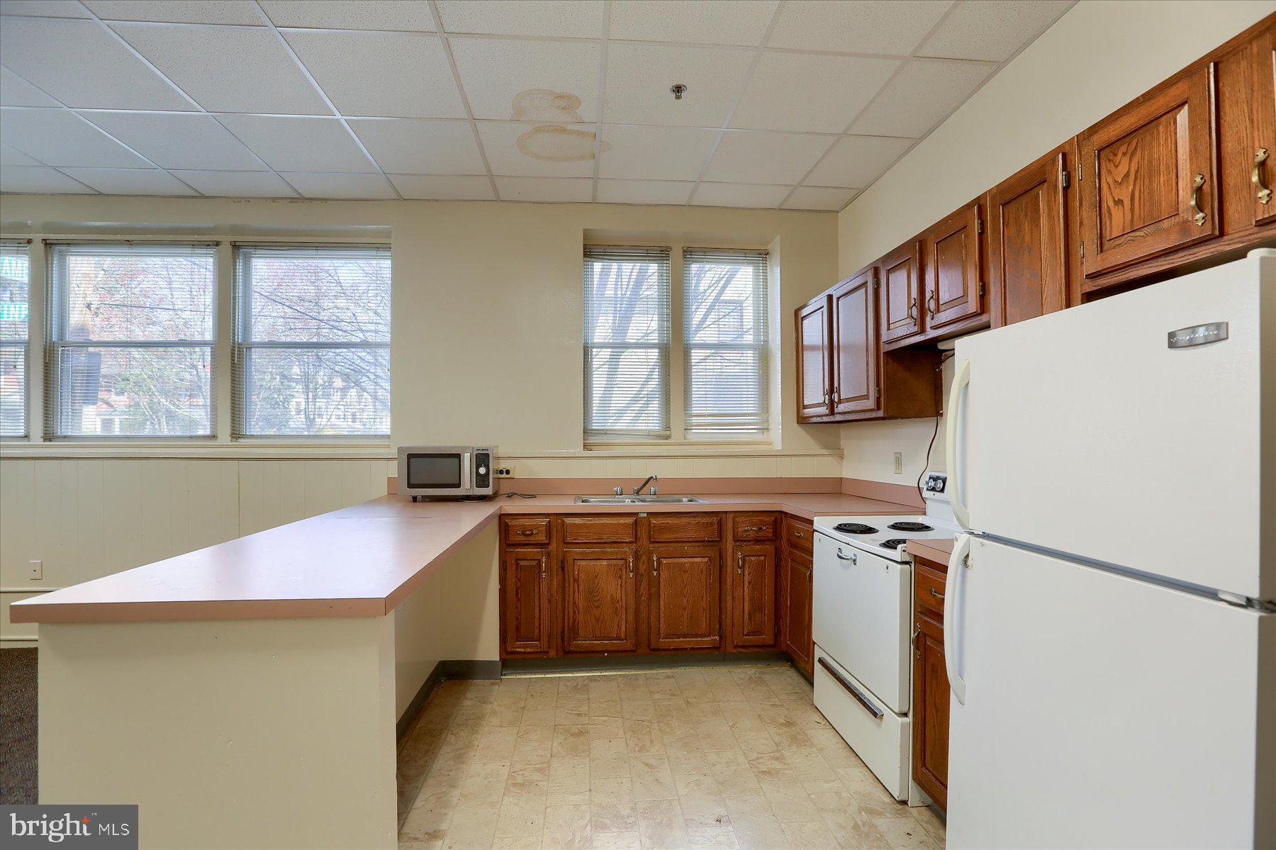 COLLEGE HILL - Commercial Sale