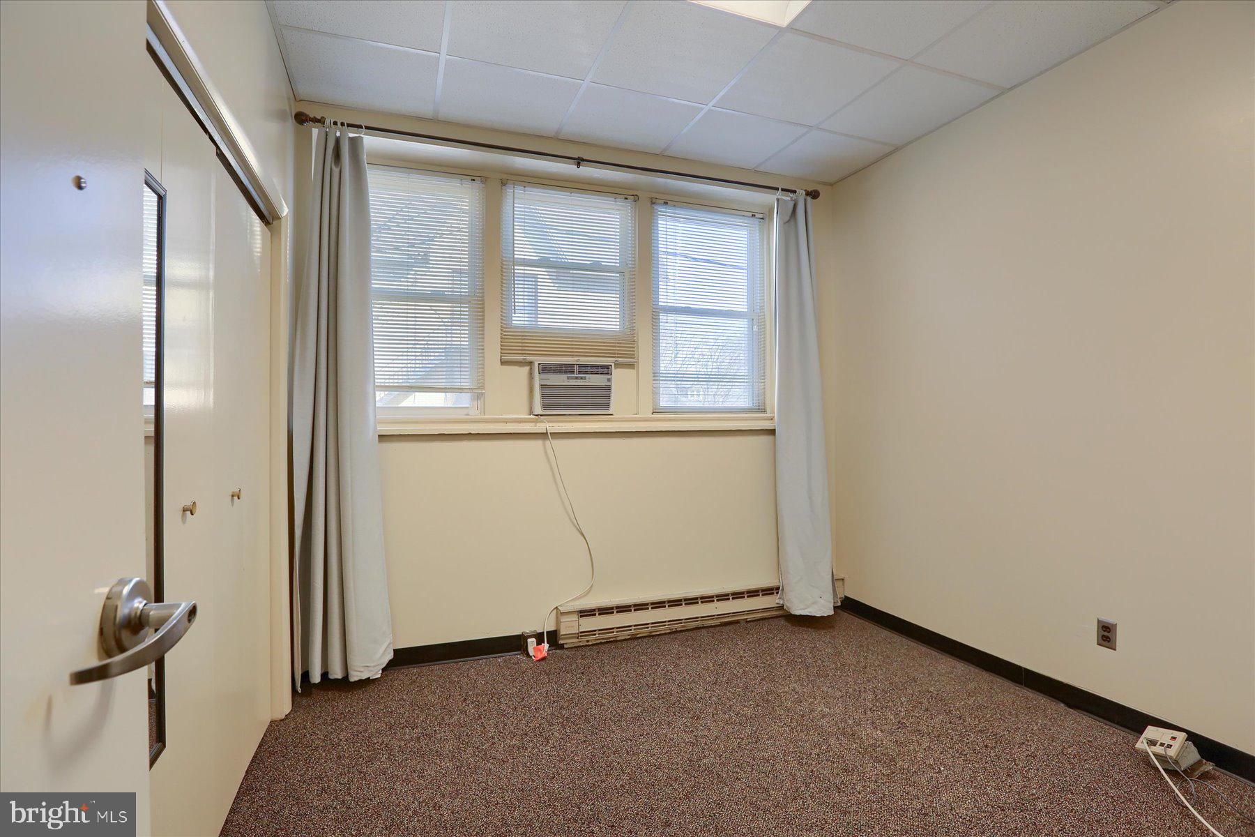 COLLEGE HILL - Commercial Sale