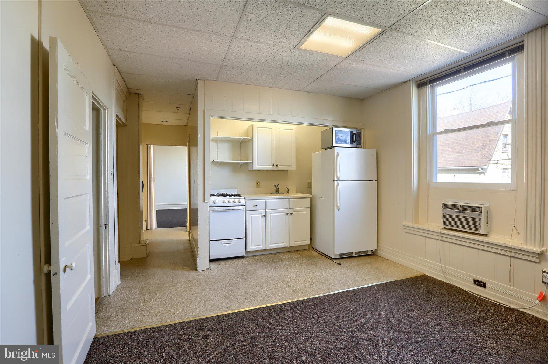 COLLEGE HILL - Commercial Sale