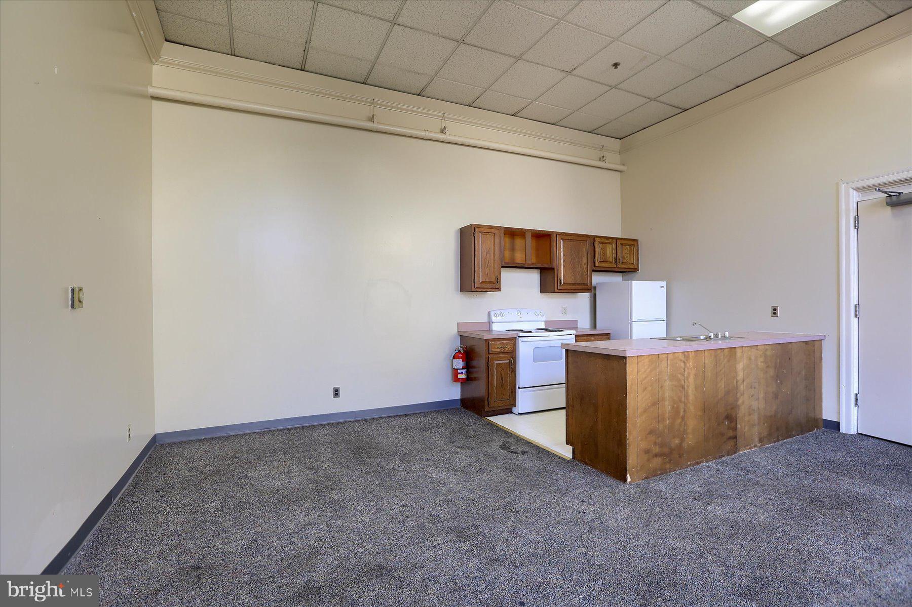 COLLEGE HILL - Commercial Sale