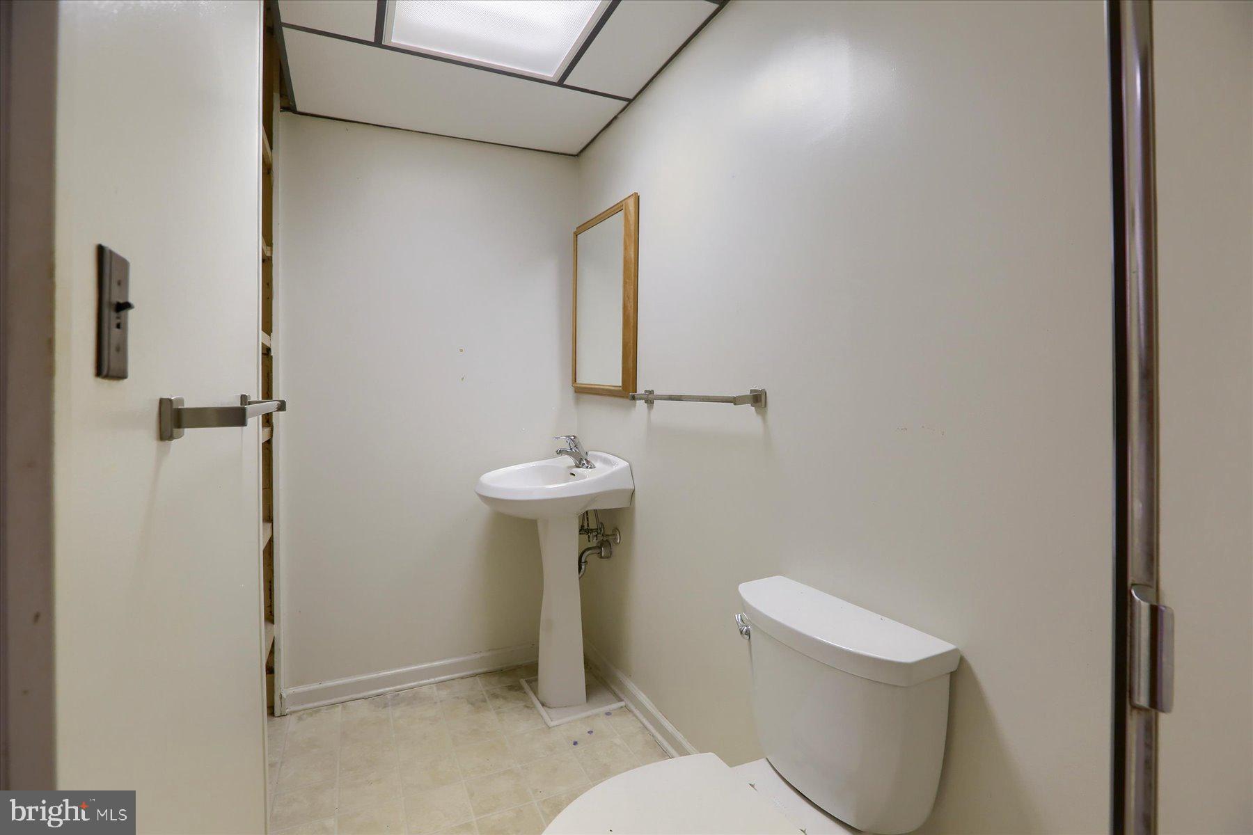 COLLEGE HILL - Commercial Sale