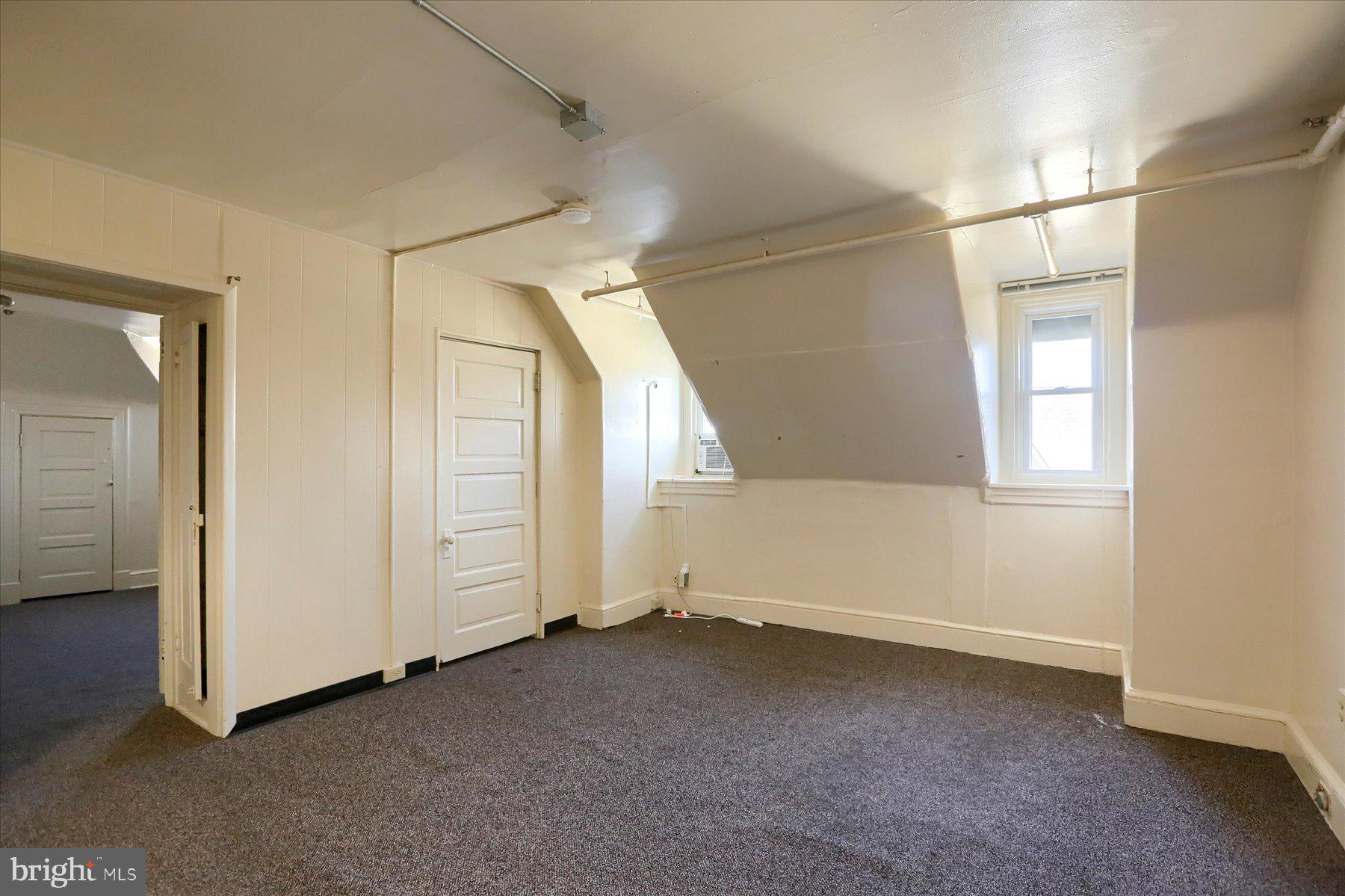 COLLEGE HILL - Commercial Sale