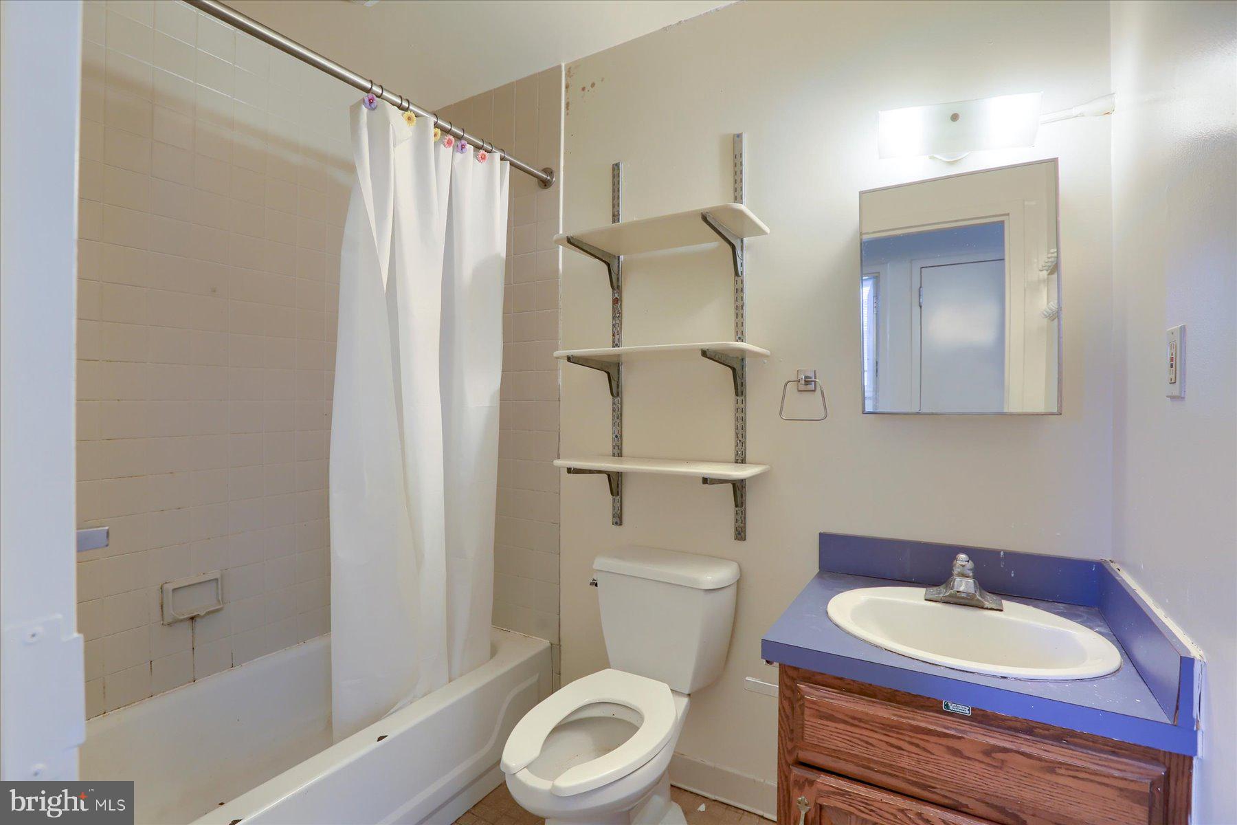 COLLEGE HILL - Commercial Sale