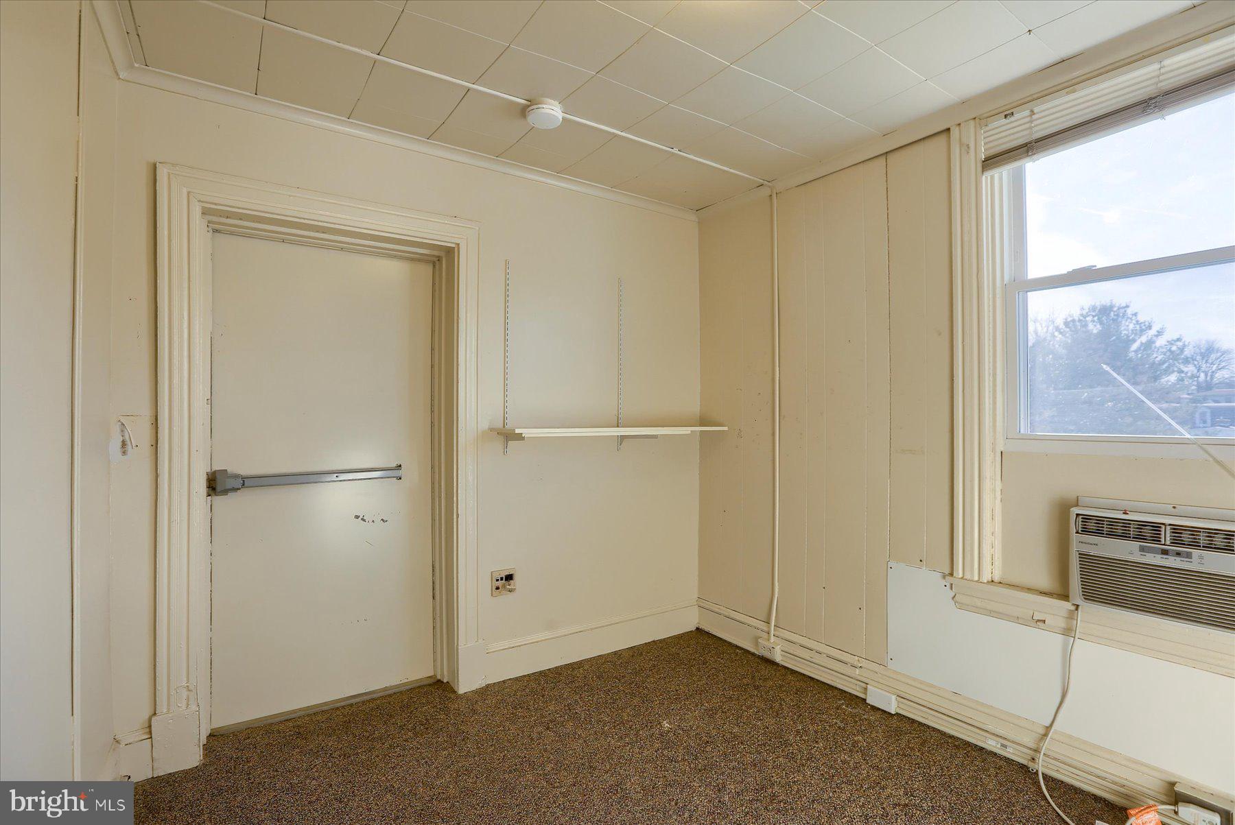 COLLEGE HILL - Commercial Sale