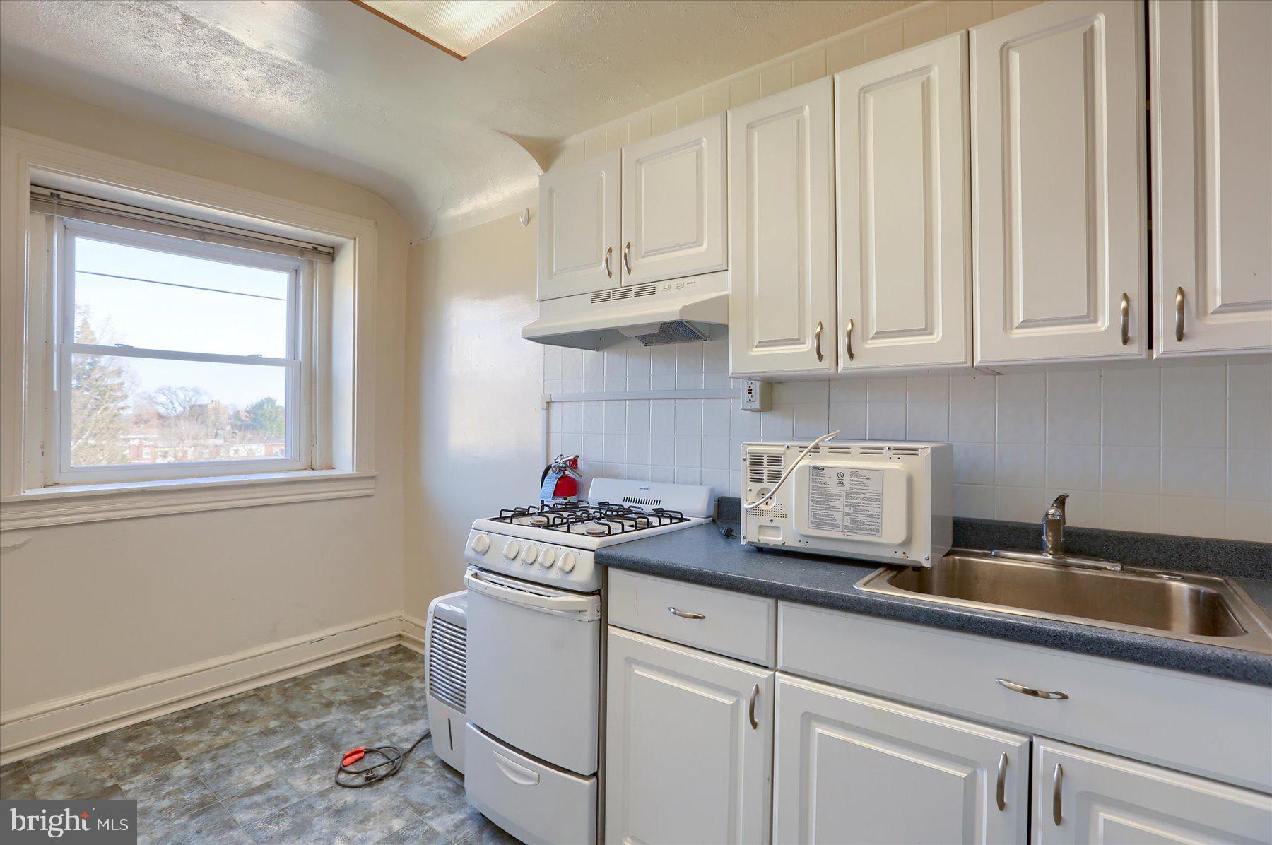 COLLEGE HILL - Commercial Sale