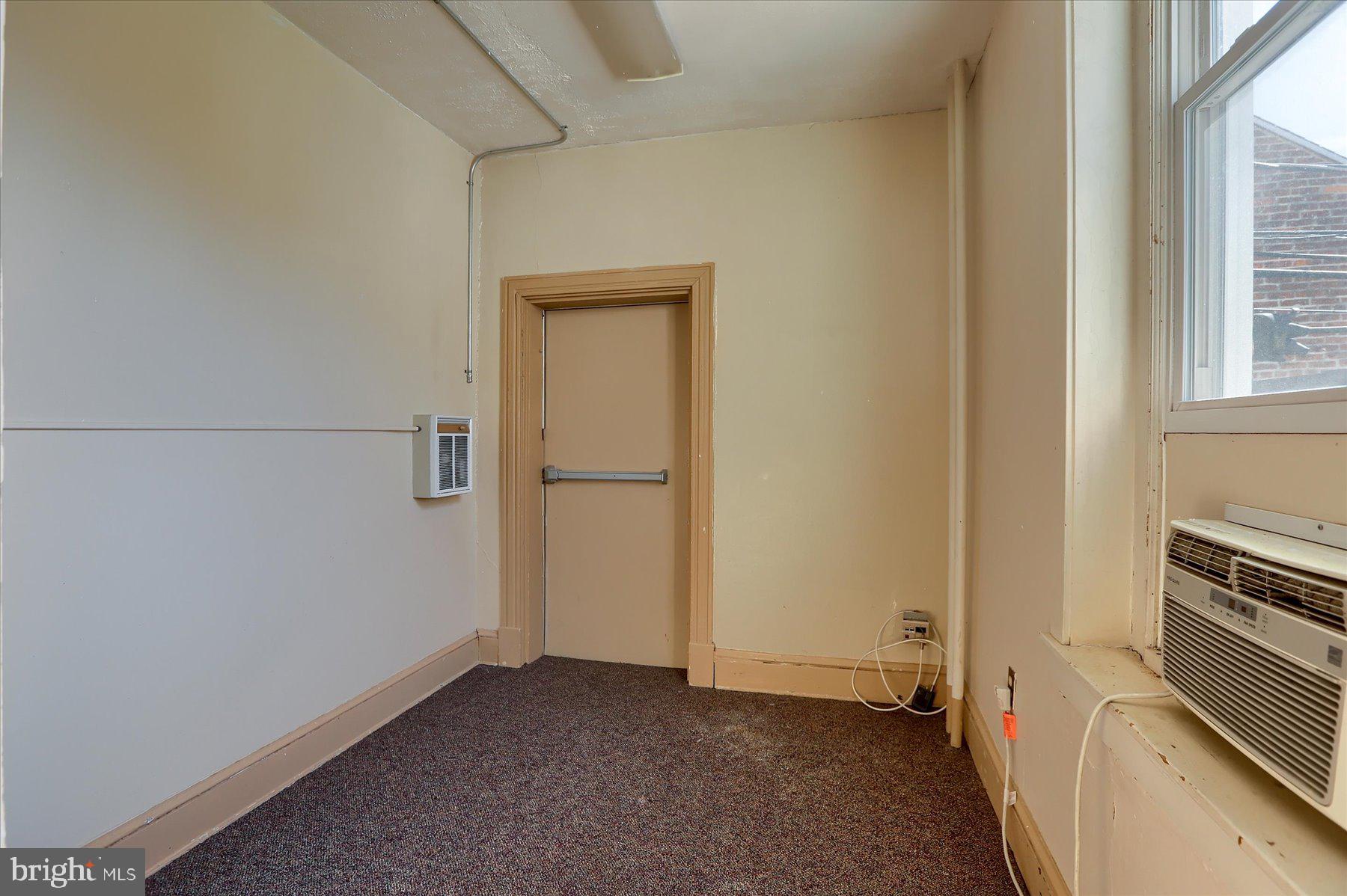 COLLEGE HILL - Commercial Sale