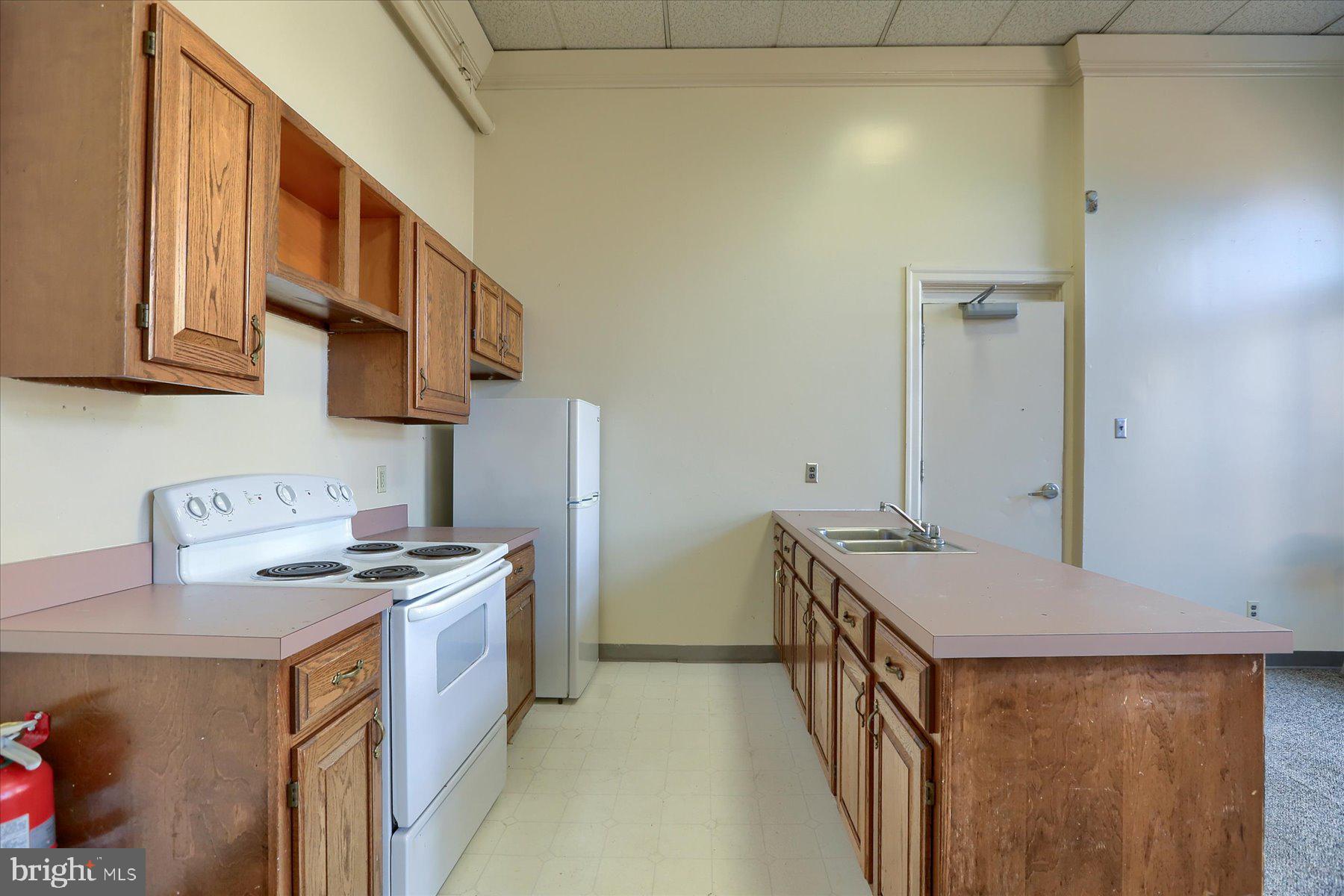 COLLEGE HILL - Commercial Sale