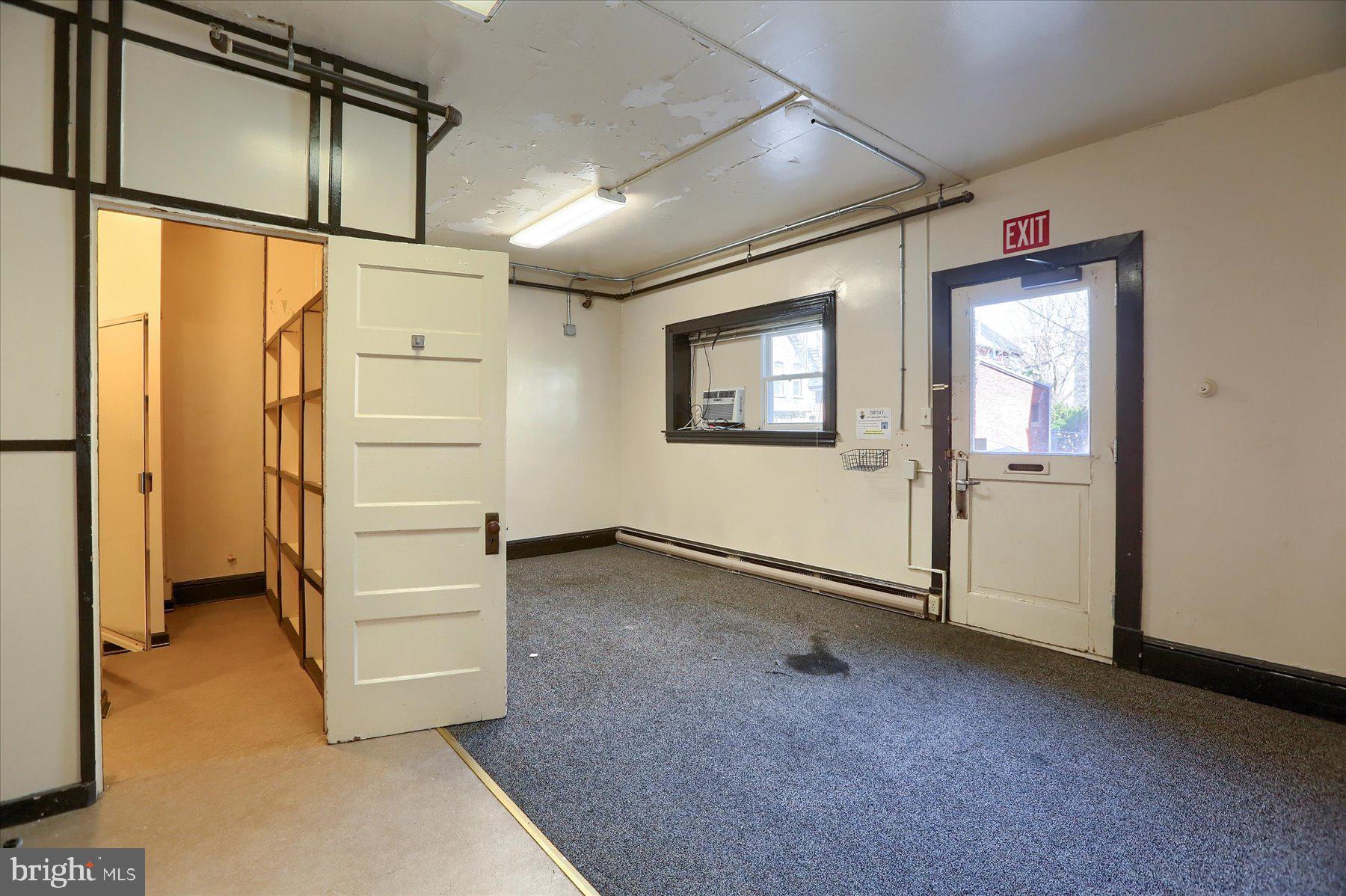 COLLEGE HILL - Commercial Sale