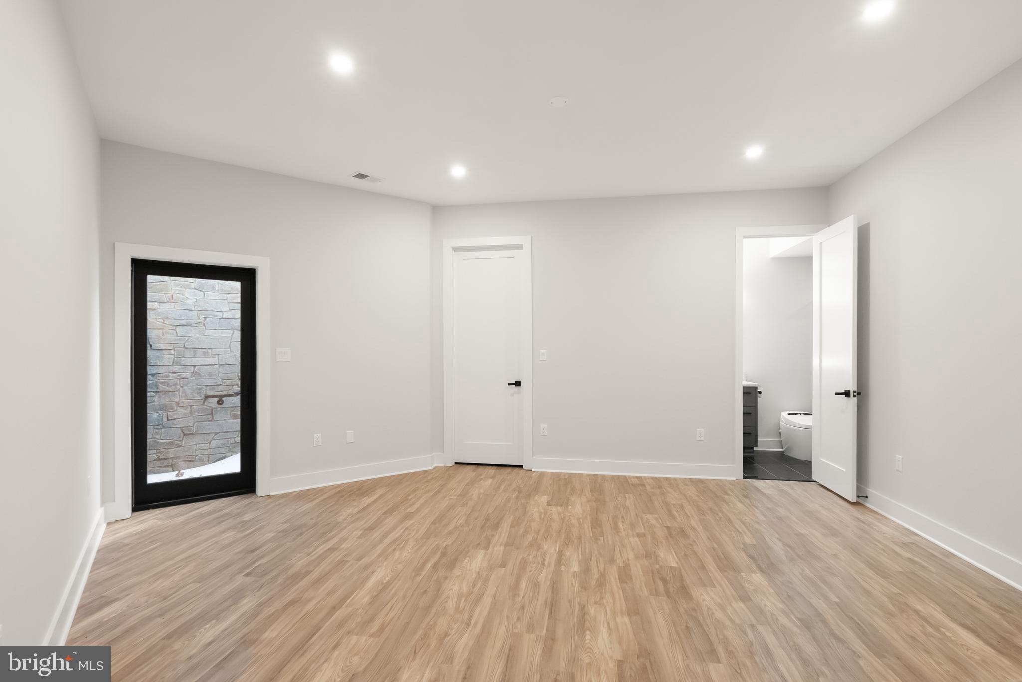 CENTREVILLE FARMS - Residential