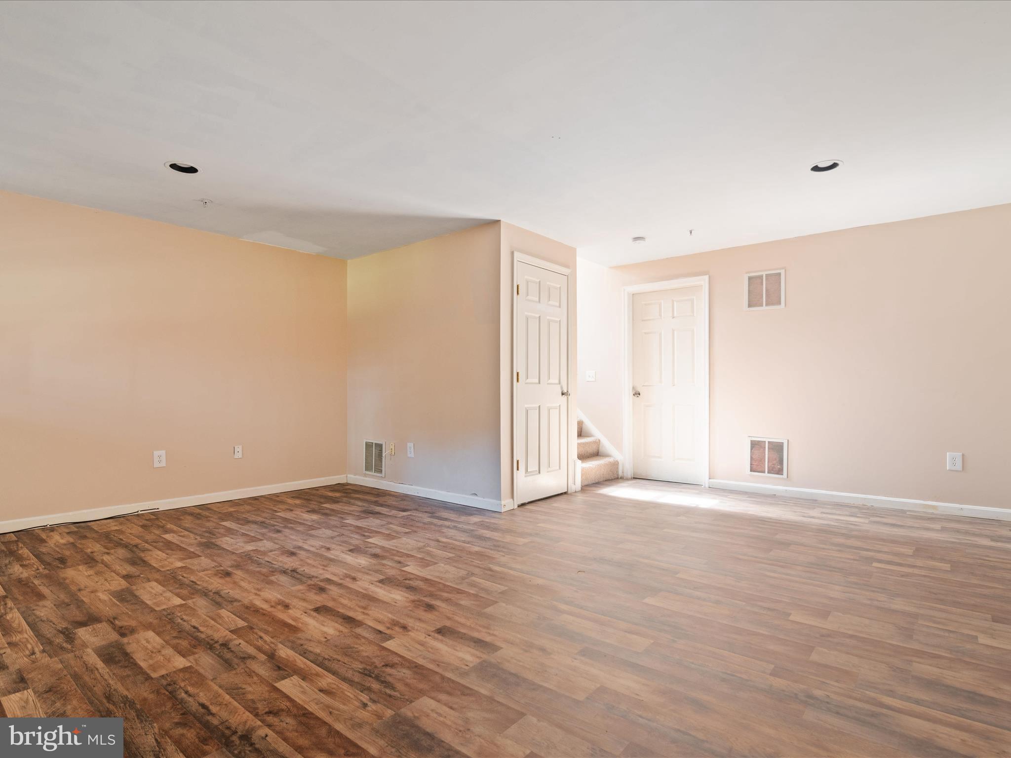 SEVEN OAKS - Residential