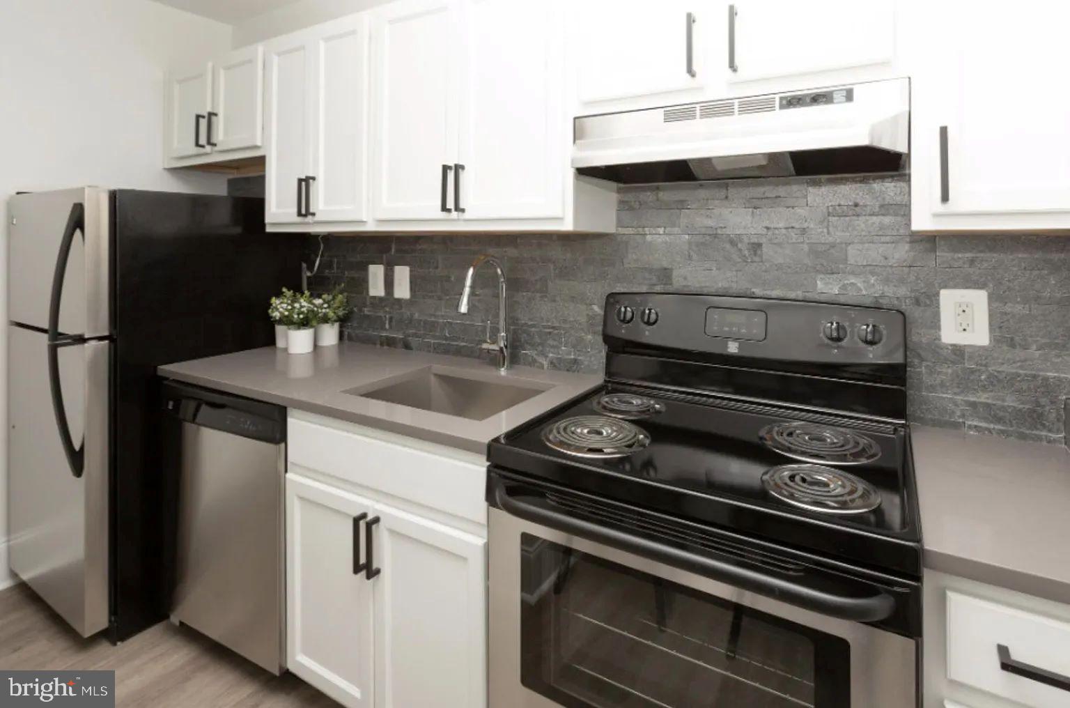 MOUNT VERNON PLACE HISTORIC DISTRICT - Residential Lease