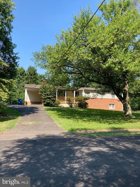 Homes For Rent - 852 Constellation Drive<br/> GREAT FALLS, VA 22066