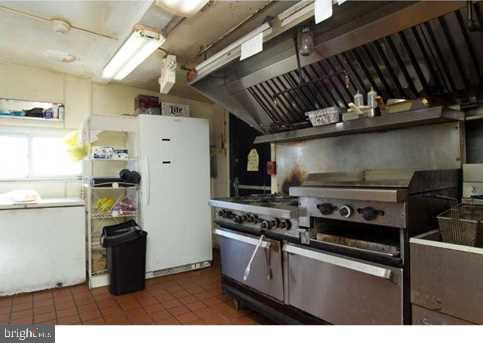 PORT RICHMOND - Commercial Sale