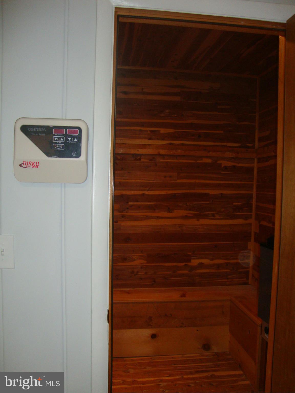 FORT WASHINGTON ESTATES - Residential