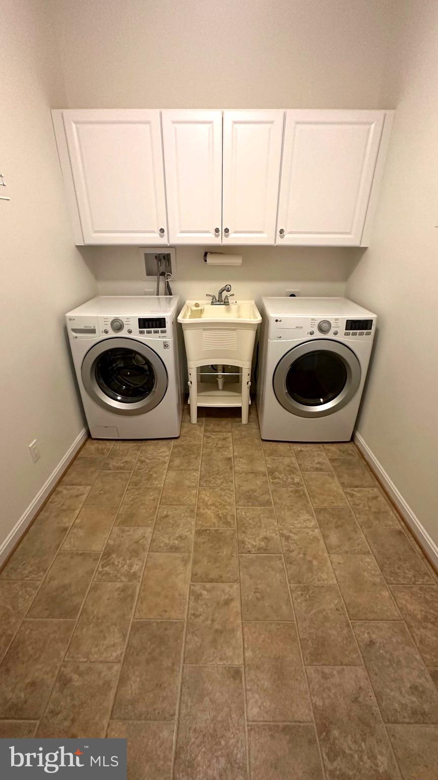 TURNBERRY EAST - Residential Lease