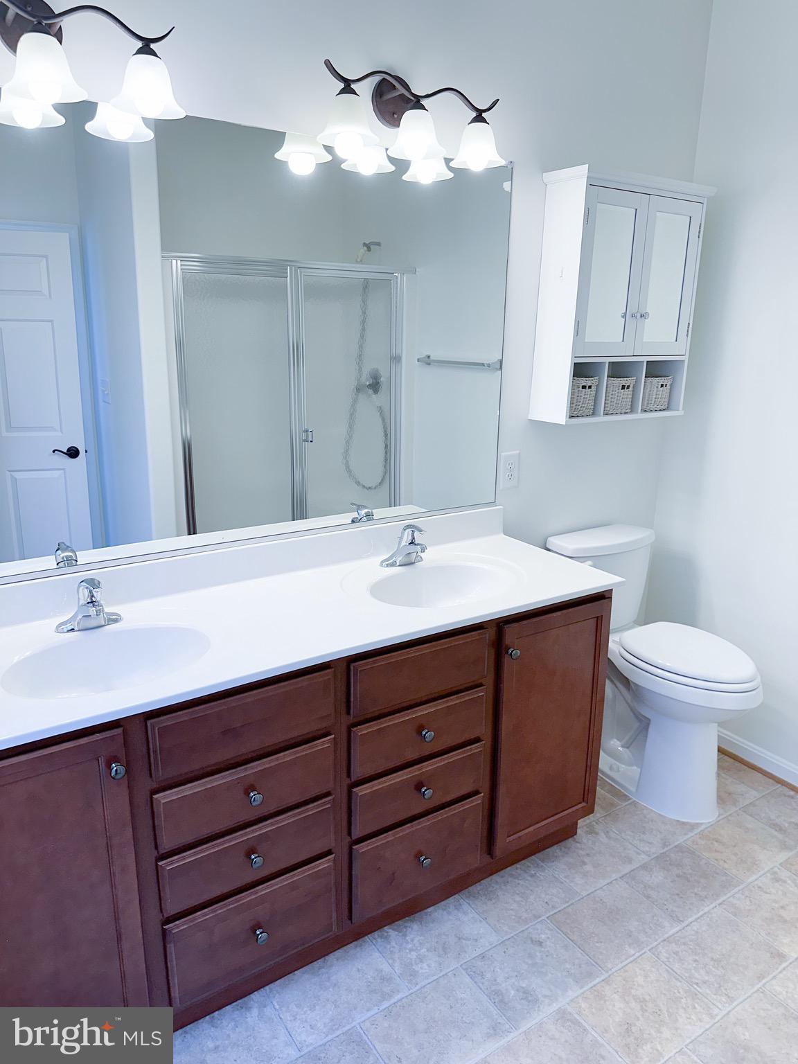 TURNBERRY EAST - Residential Lease