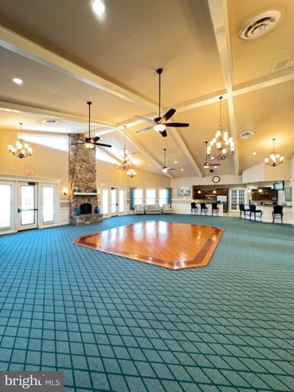 CHAMPIONS CLUB - Residential