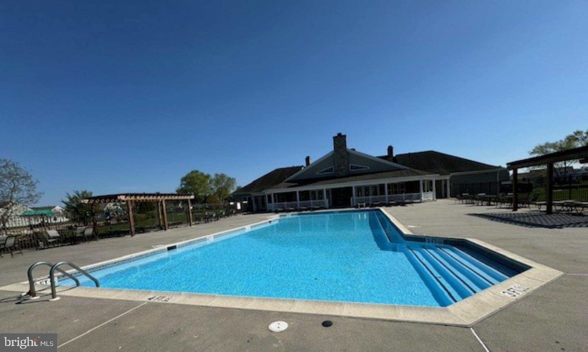 CHAMPIONS CLUB - Residential