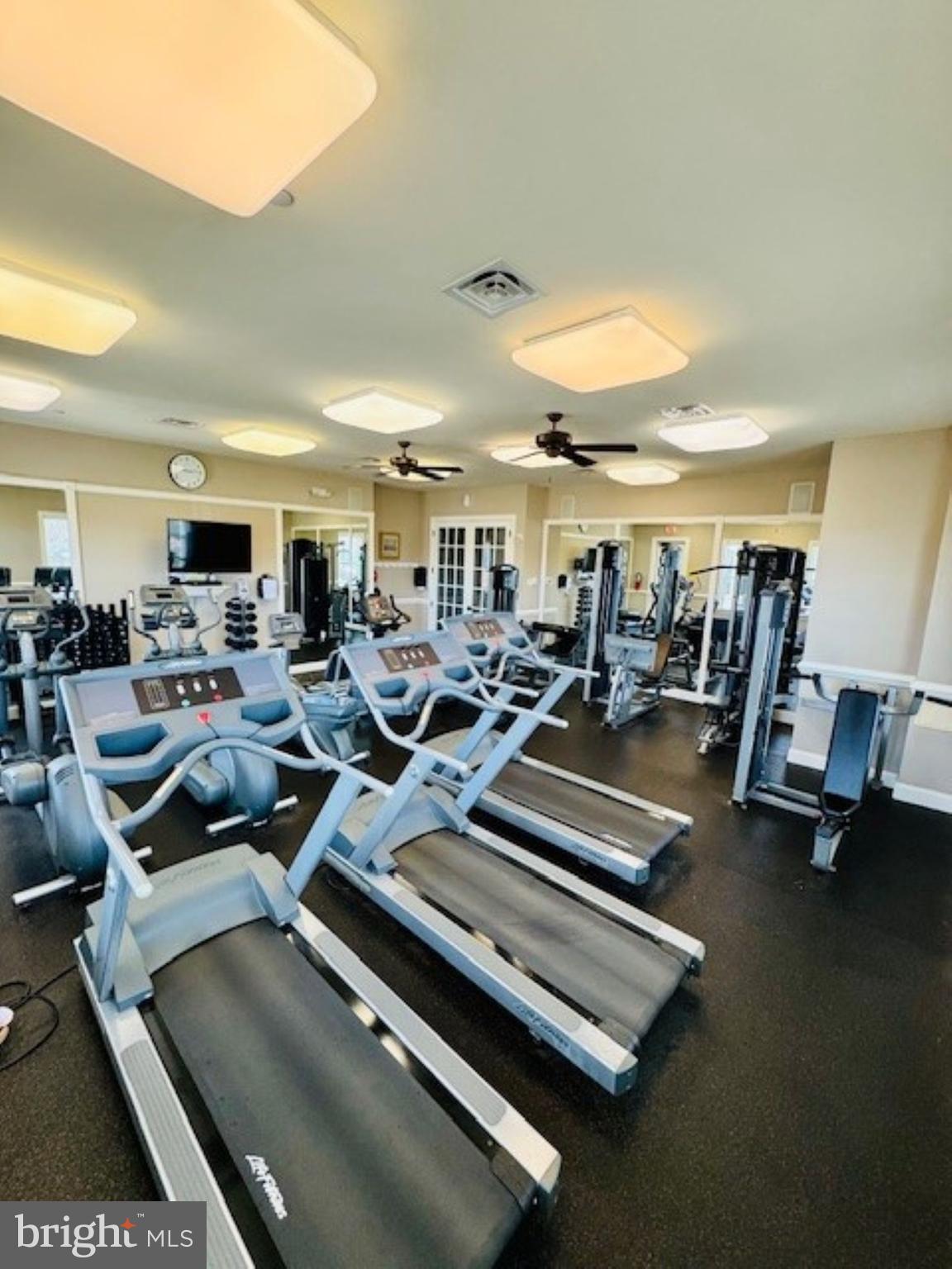 CHAMPIONS CLUB - Residential