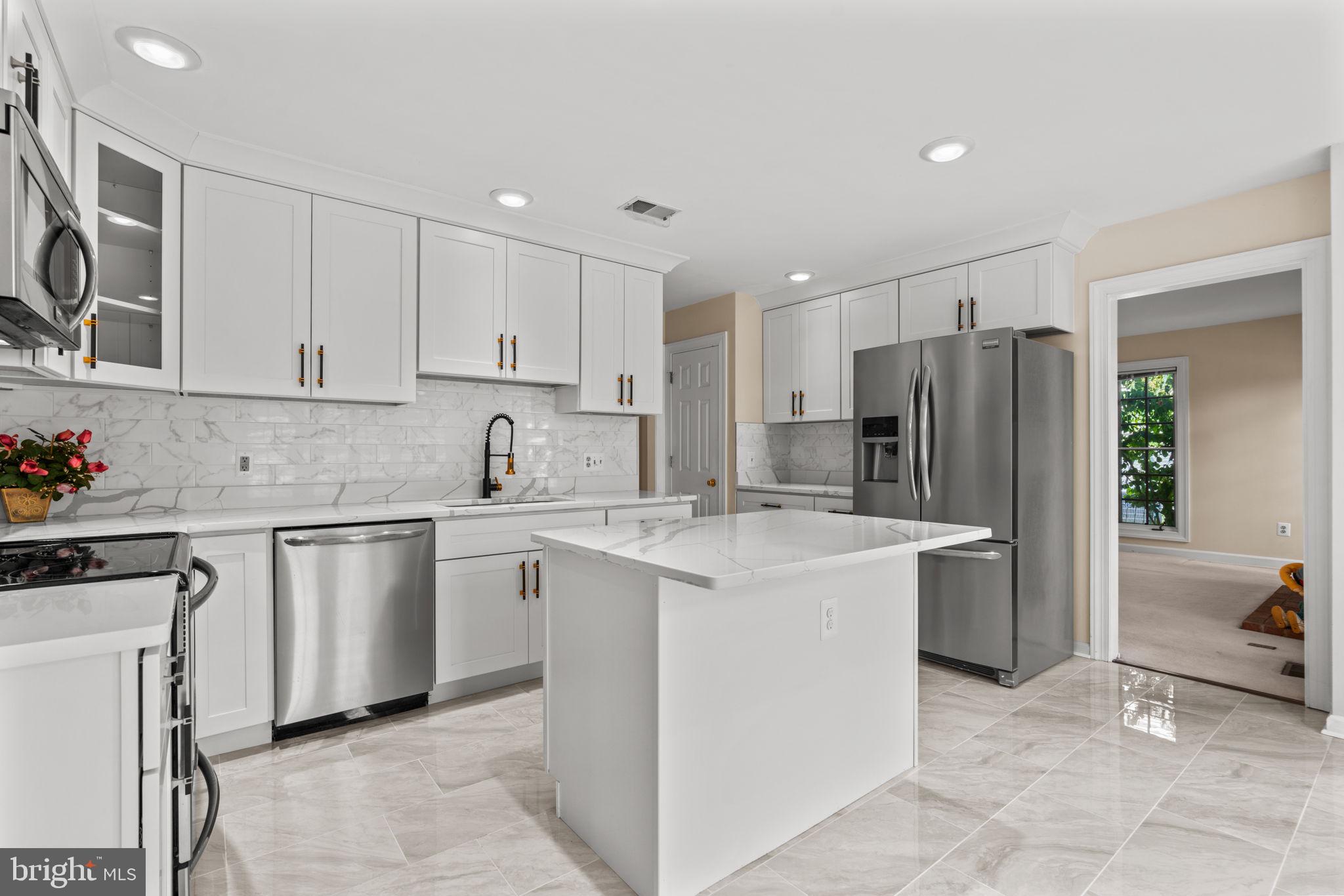 SADDLE CREEK - Residential