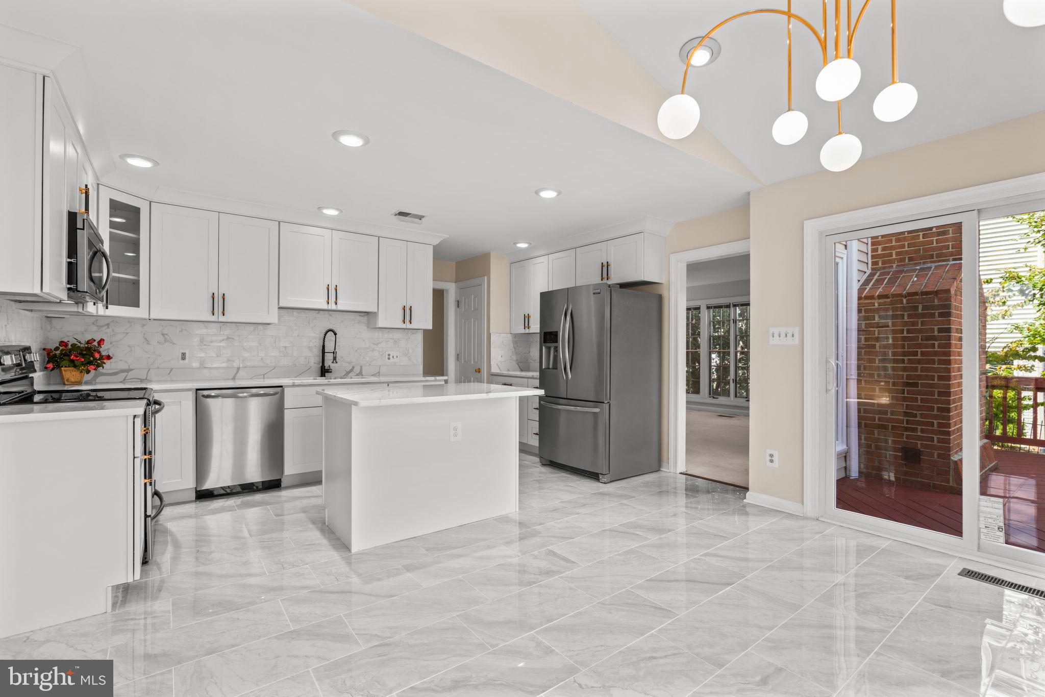 SADDLE CREEK - Residential