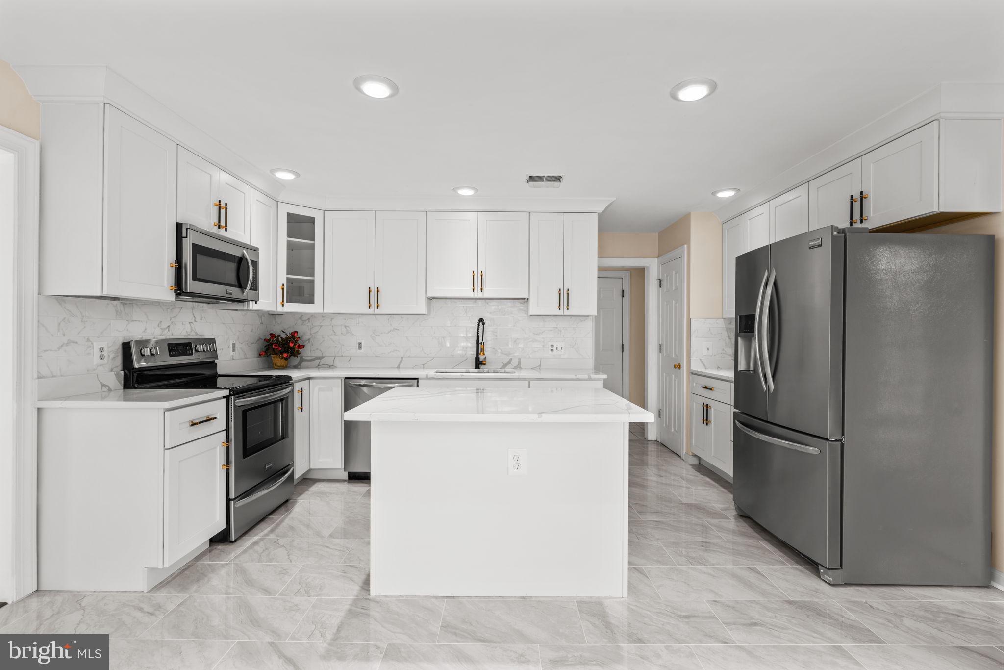 SADDLE CREEK - Residential