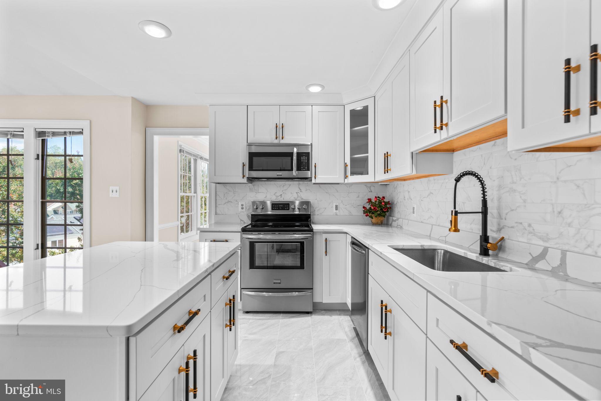 SADDLE CREEK - Residential