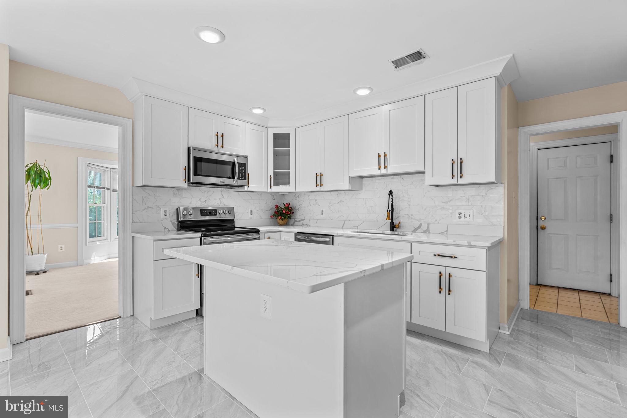 SADDLE CREEK - Residential