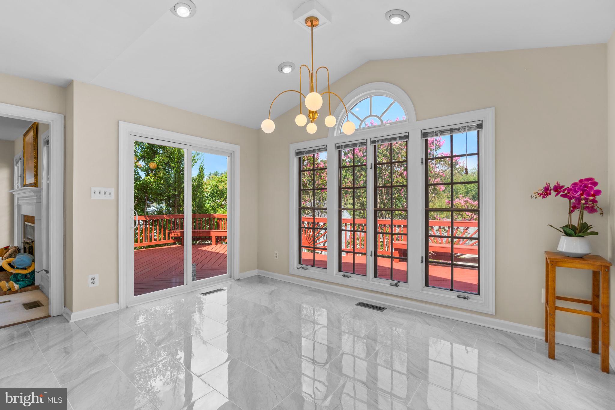 SADDLE CREEK - Residential