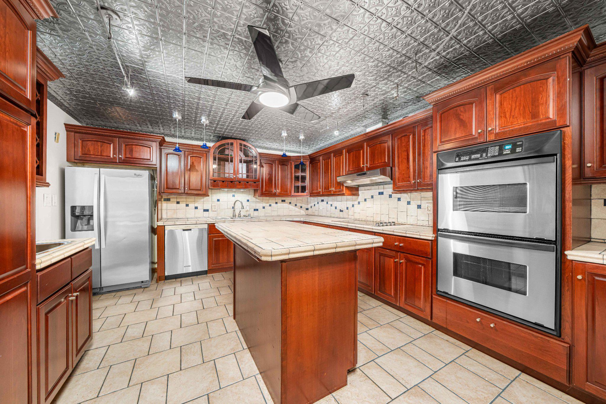 614 LOVEVILLE ROAD C02A