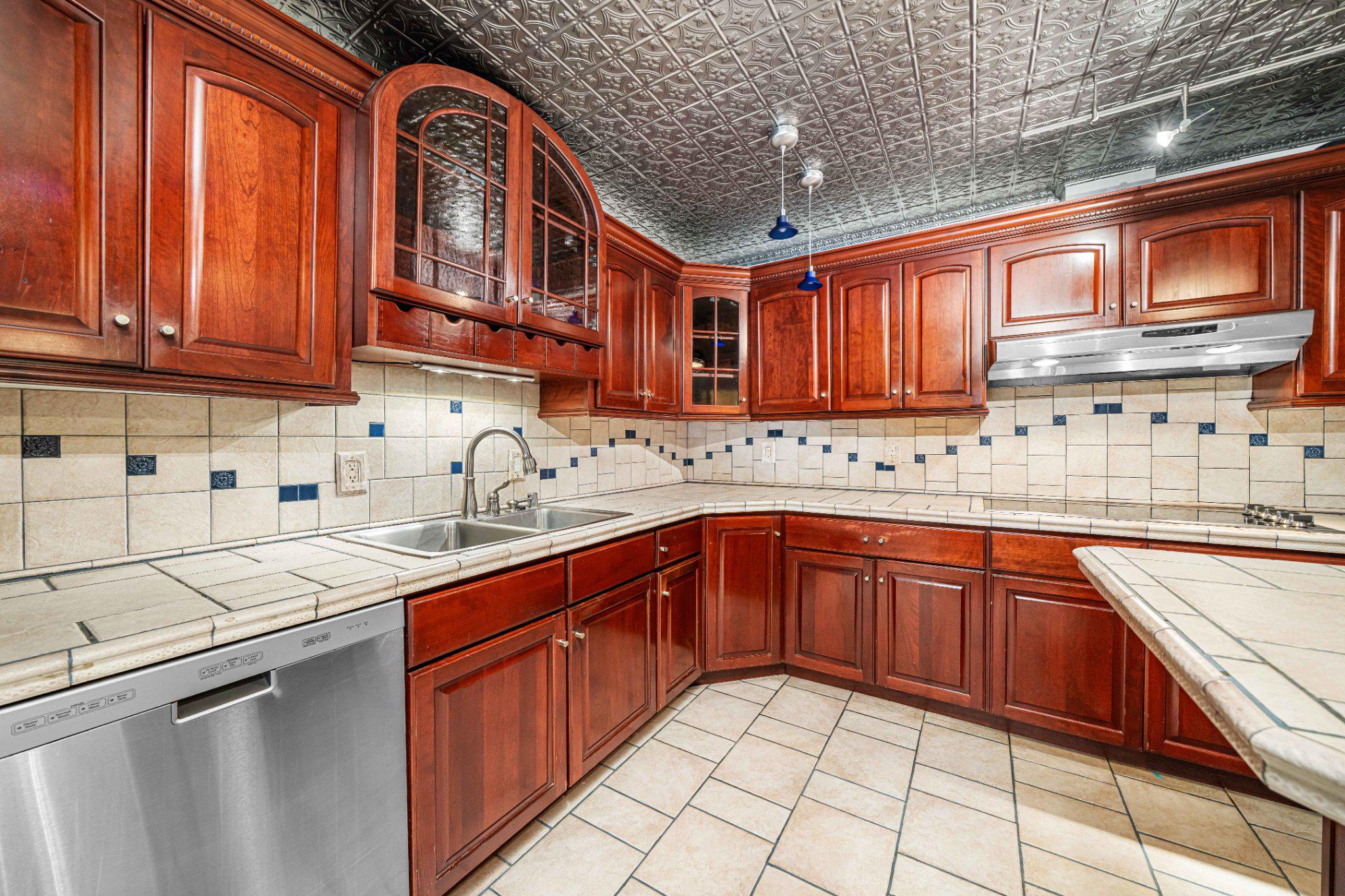 614 LOVEVILLE ROAD C02A