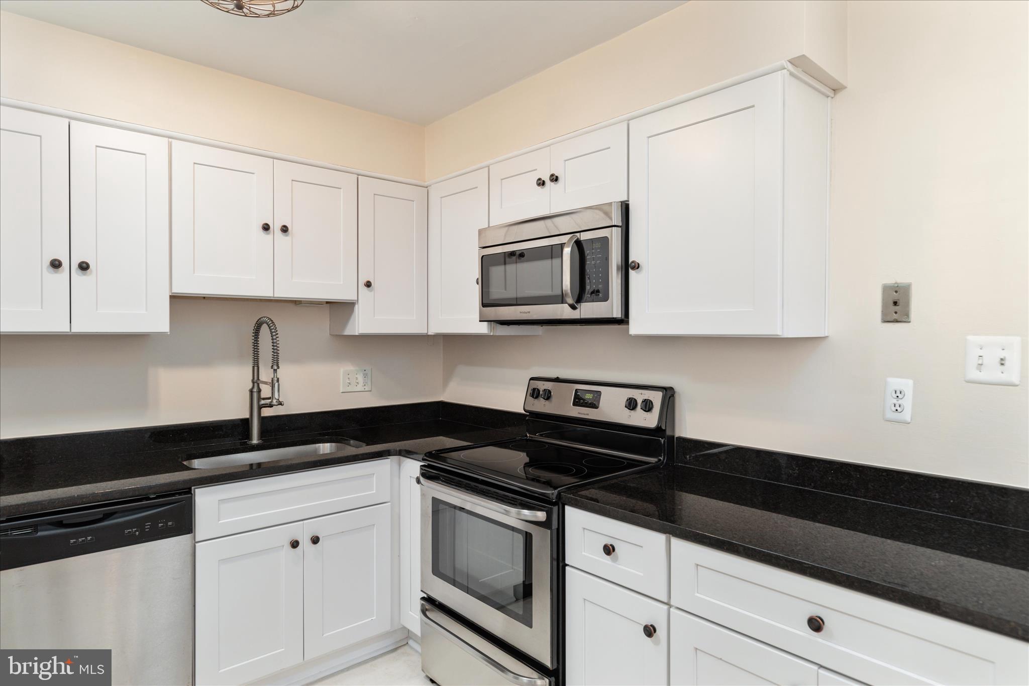 PEMBROOK OF LOUDOUN - Residential