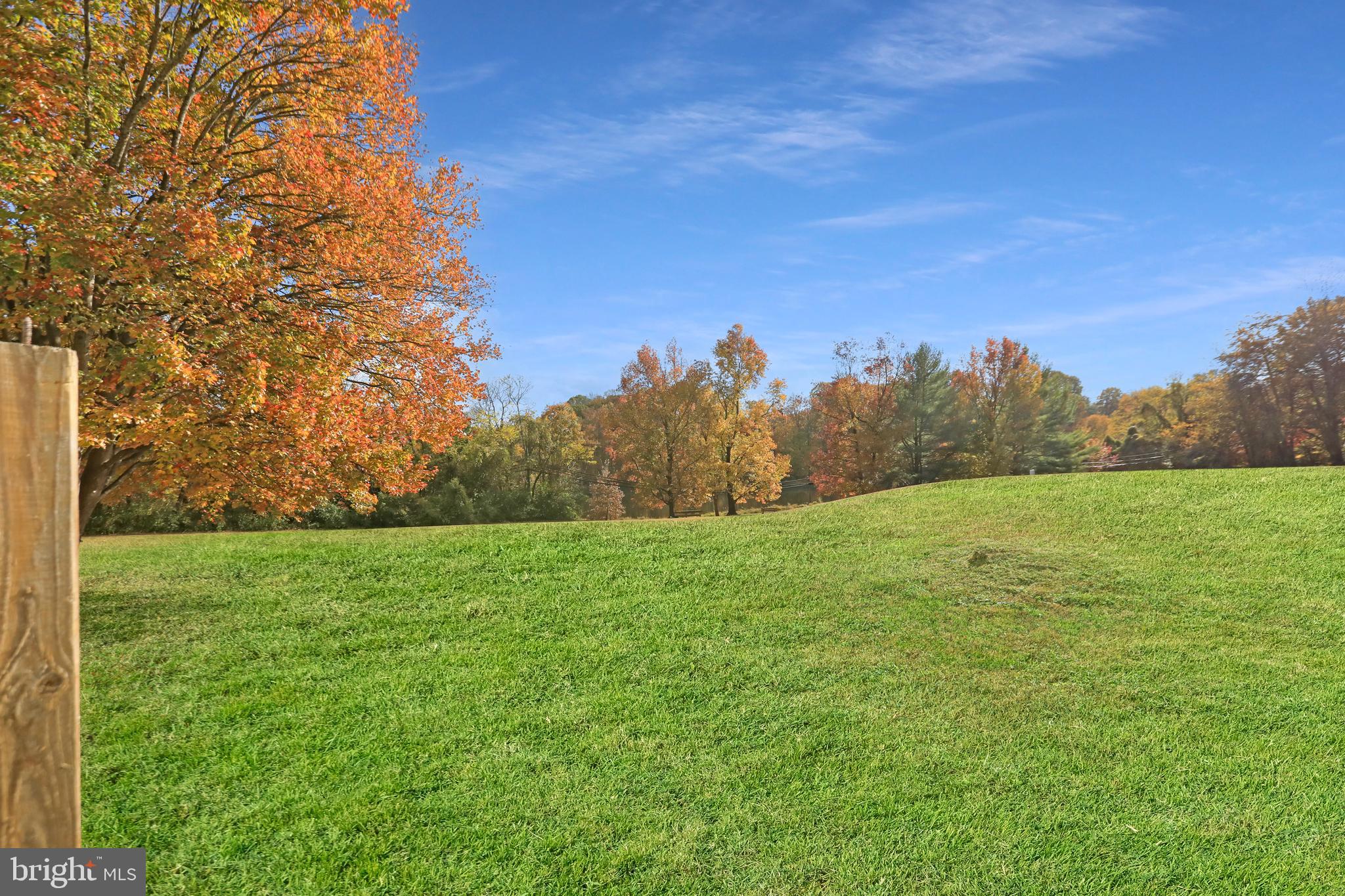 5734 EDGEWATER OAK COURT