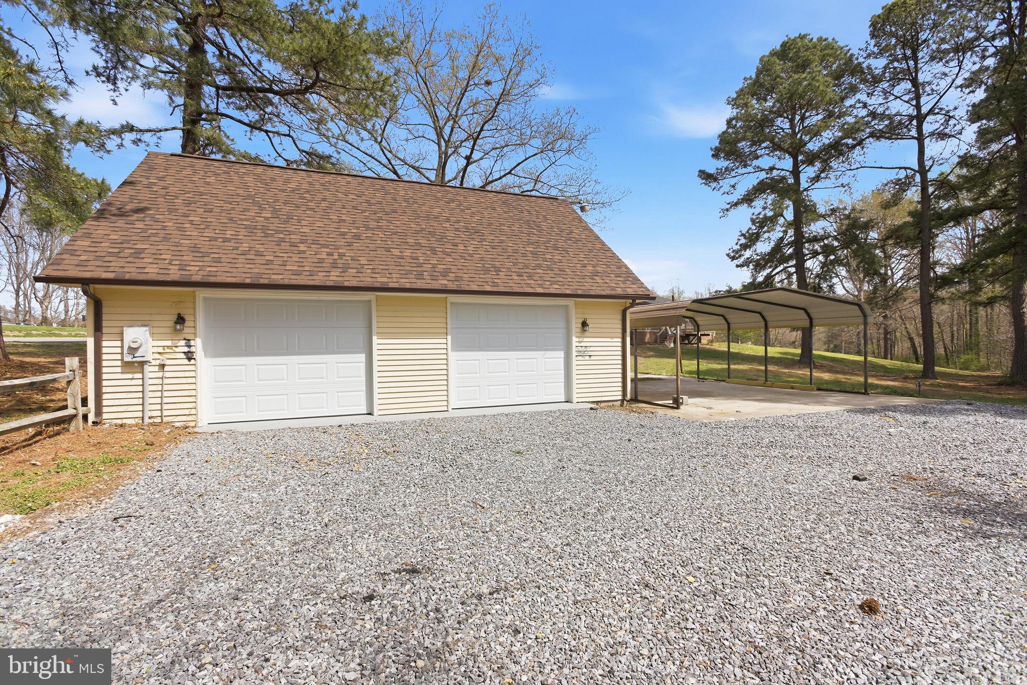 WHITE PINES - Residential