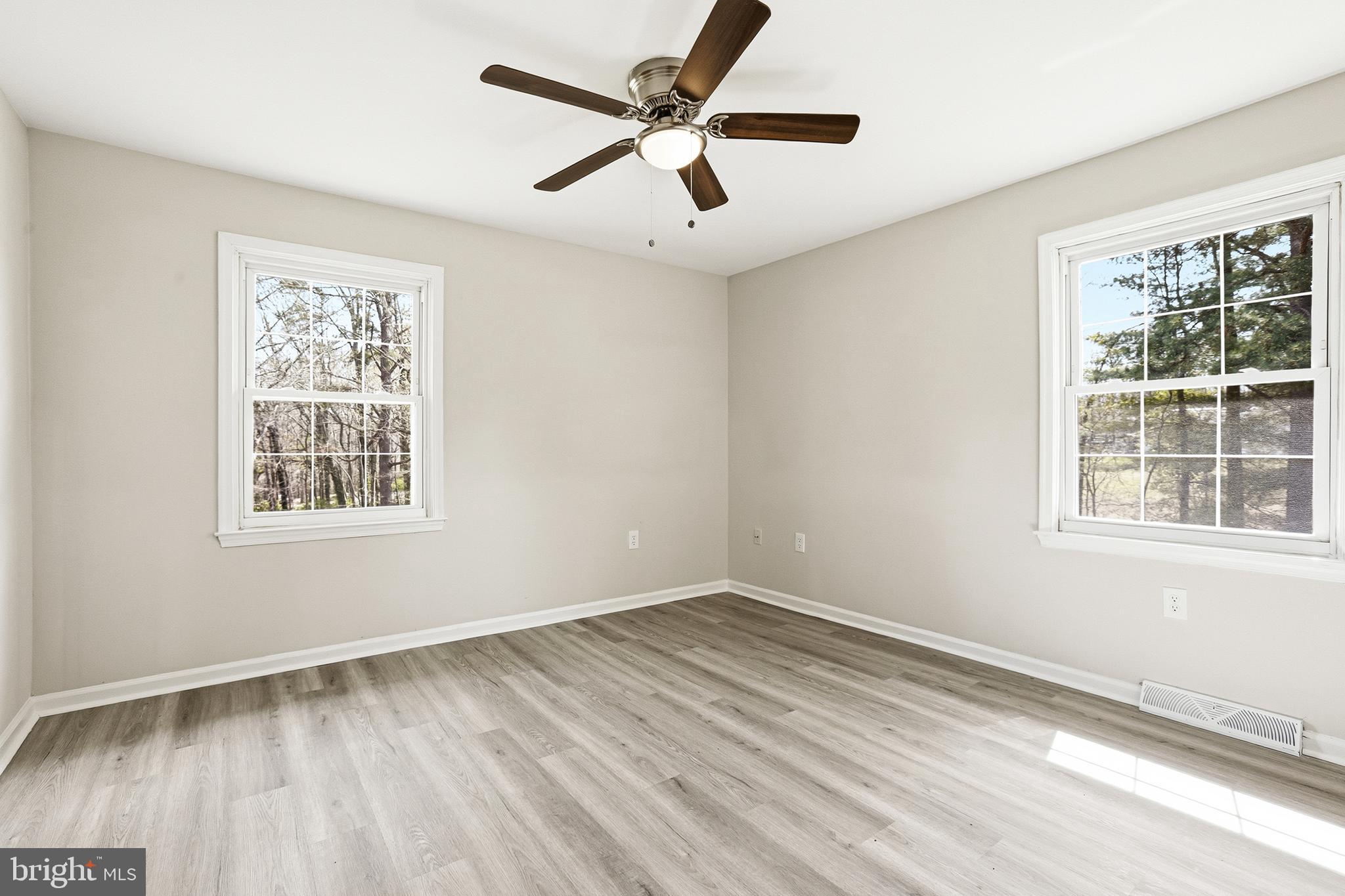 WHITE PINES - Residential