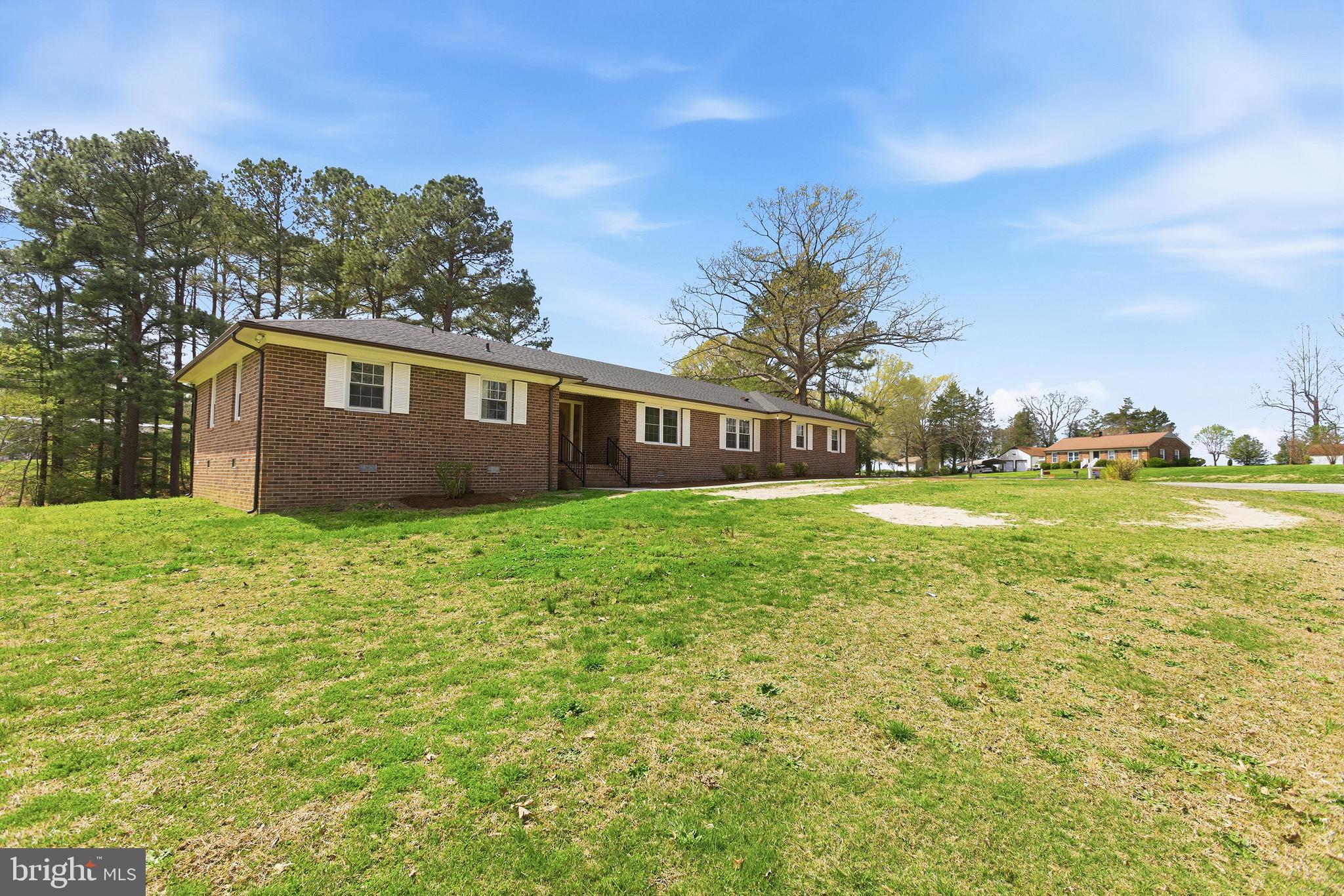 WHITE PINES - Residential