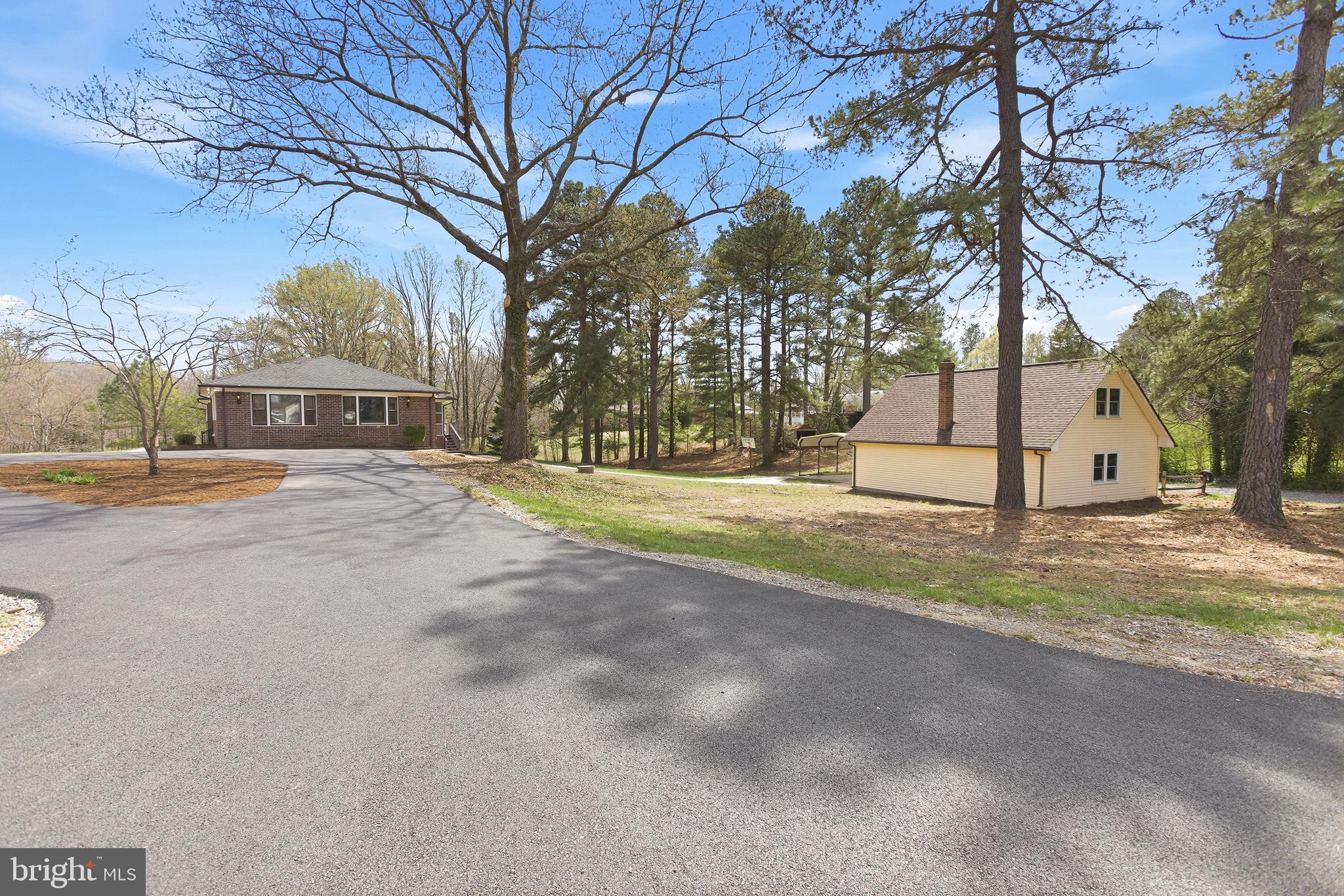 WHITE PINES - Residential