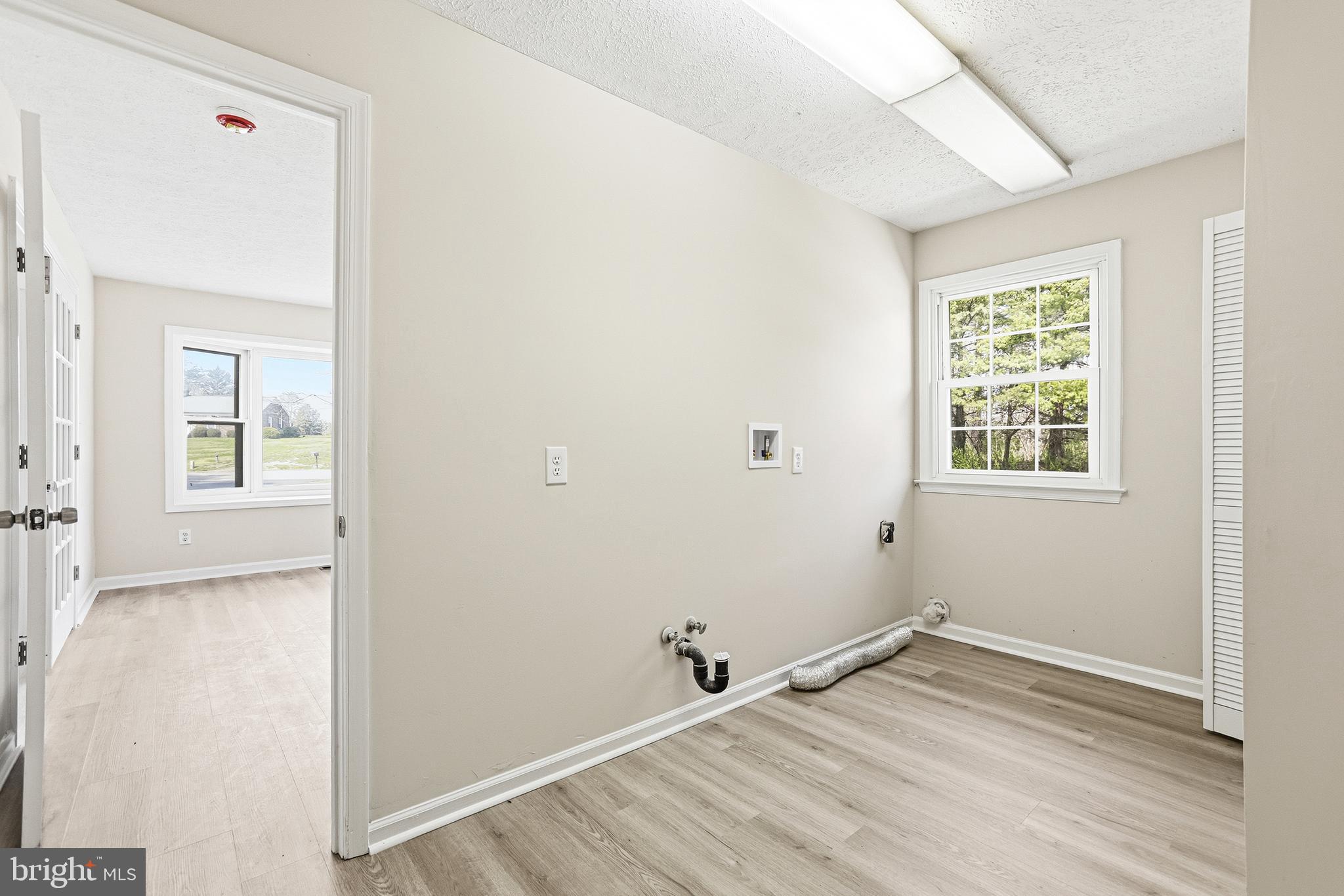 WHITE PINES - Residential