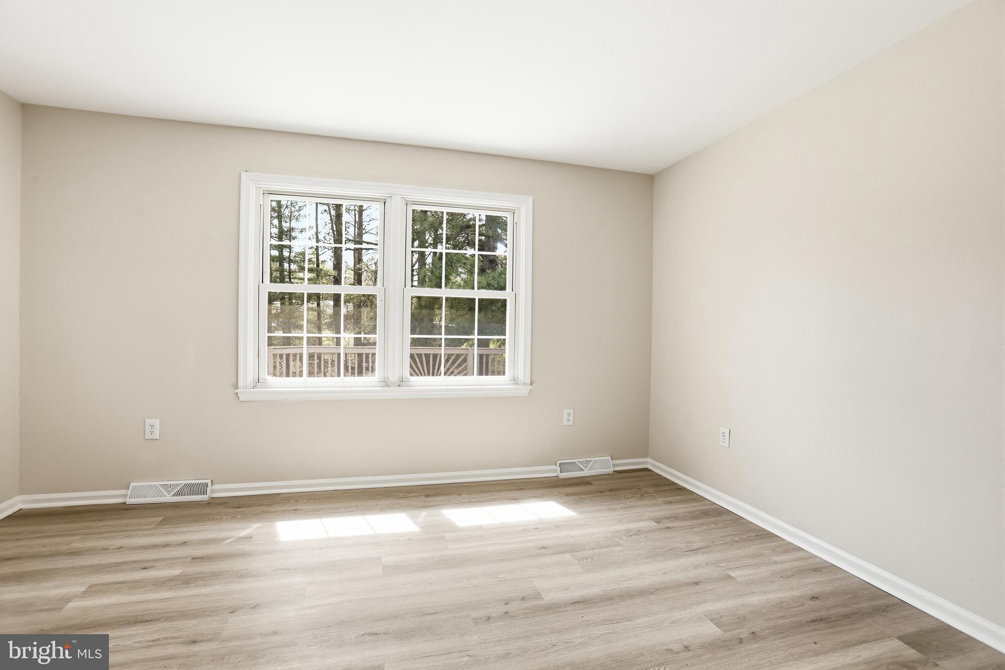 WHITE PINES - Residential