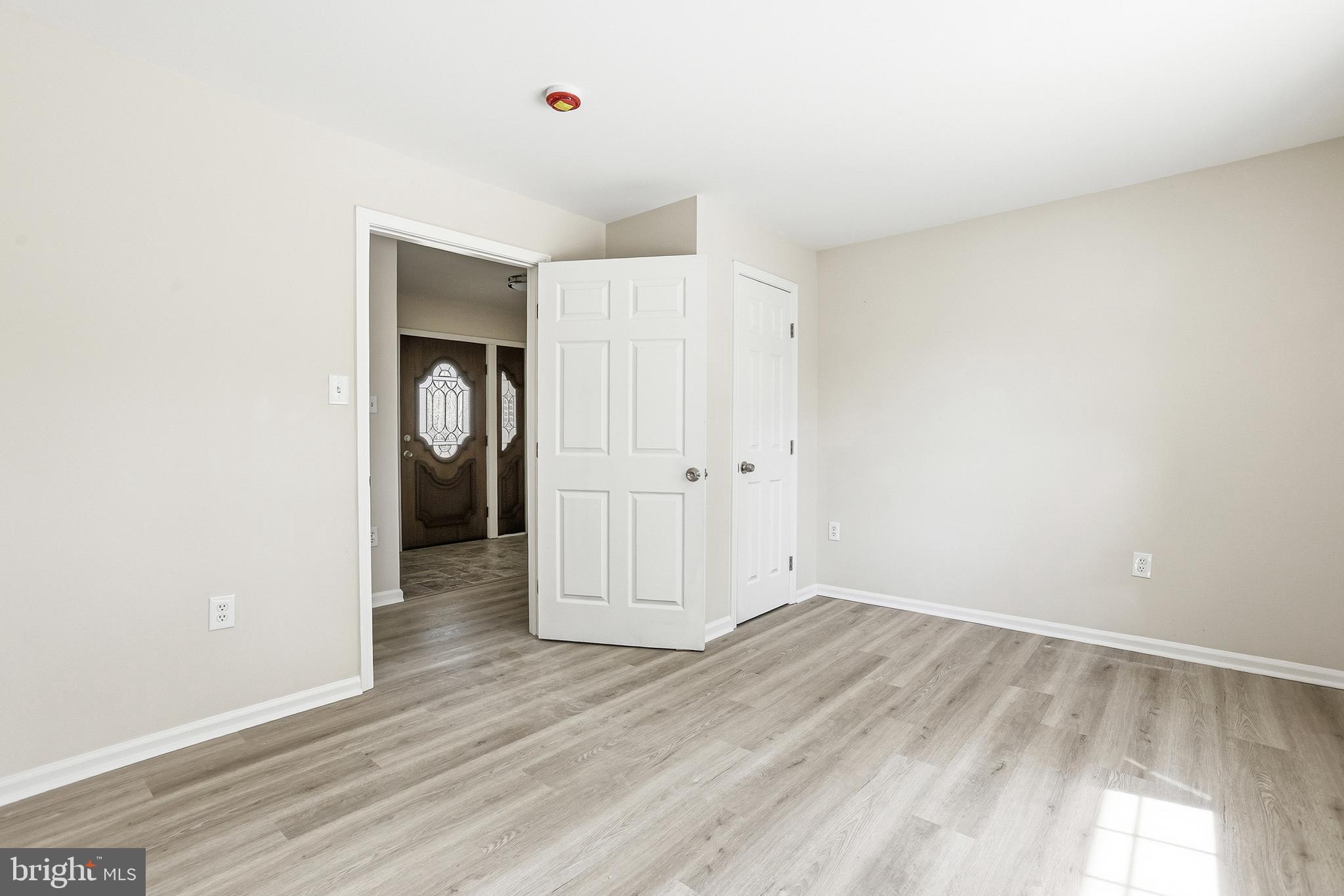 WHITE PINES - Residential